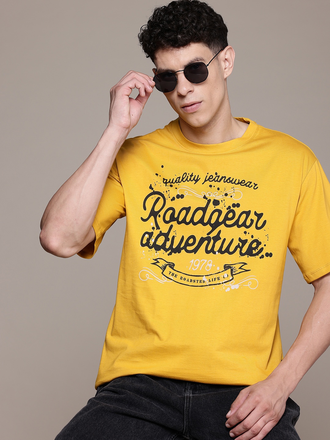 

The Roadster Lifestyle Co. Men Printed Relaxed Fit Pure Cotton T-shirt, Mustard