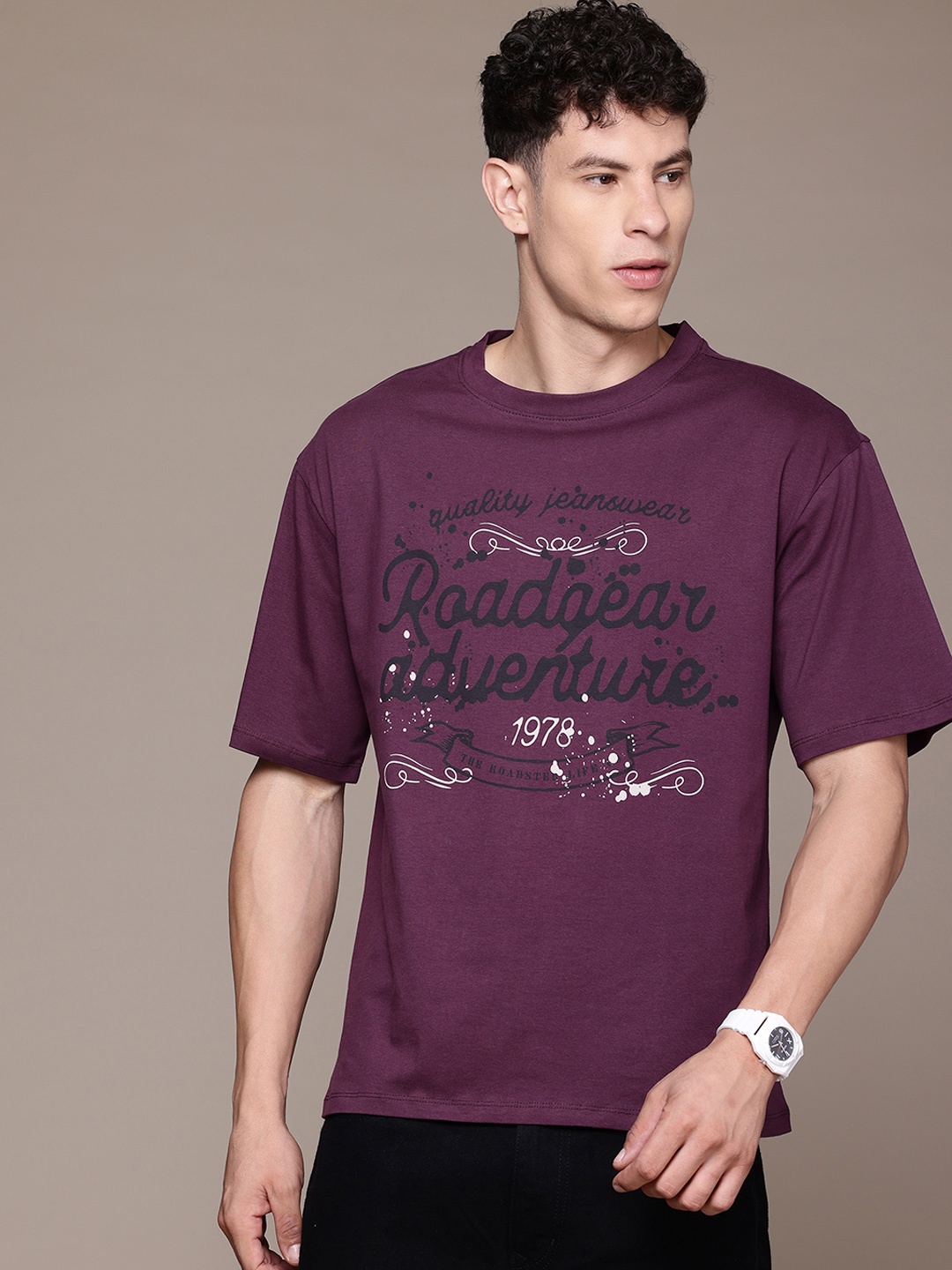 

The Roadster Lifestyle Co. Printed Drop-Shoulder Sleeves Pure Cotton T-shirt, Burgundy