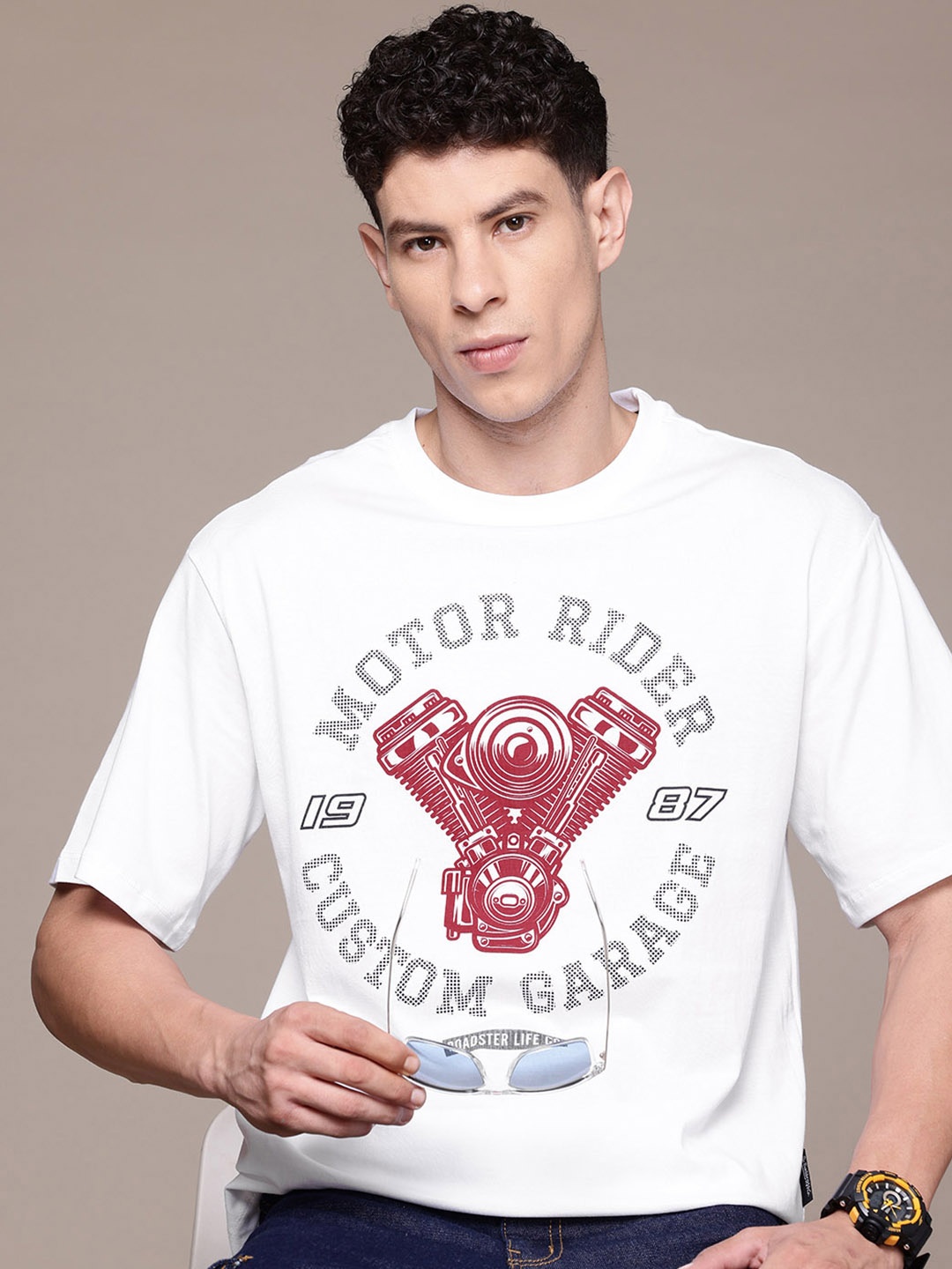

The Roadster Lifestyle Co. Men Printed Relaxed Fit Pure Cotton T-shirt, White