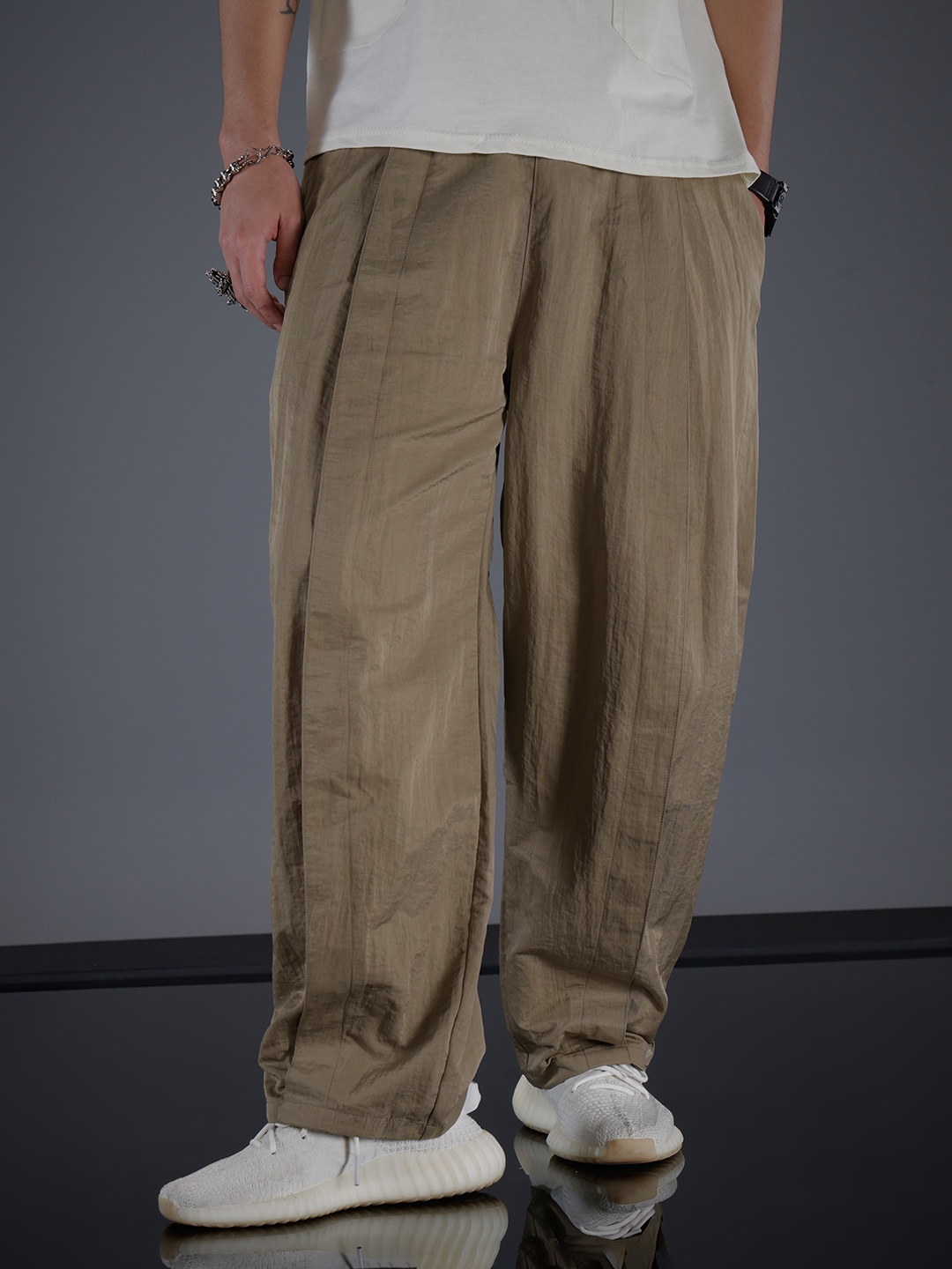 

SOKO STREET Men Relaxed Fit Pleated Trousers, Khaki