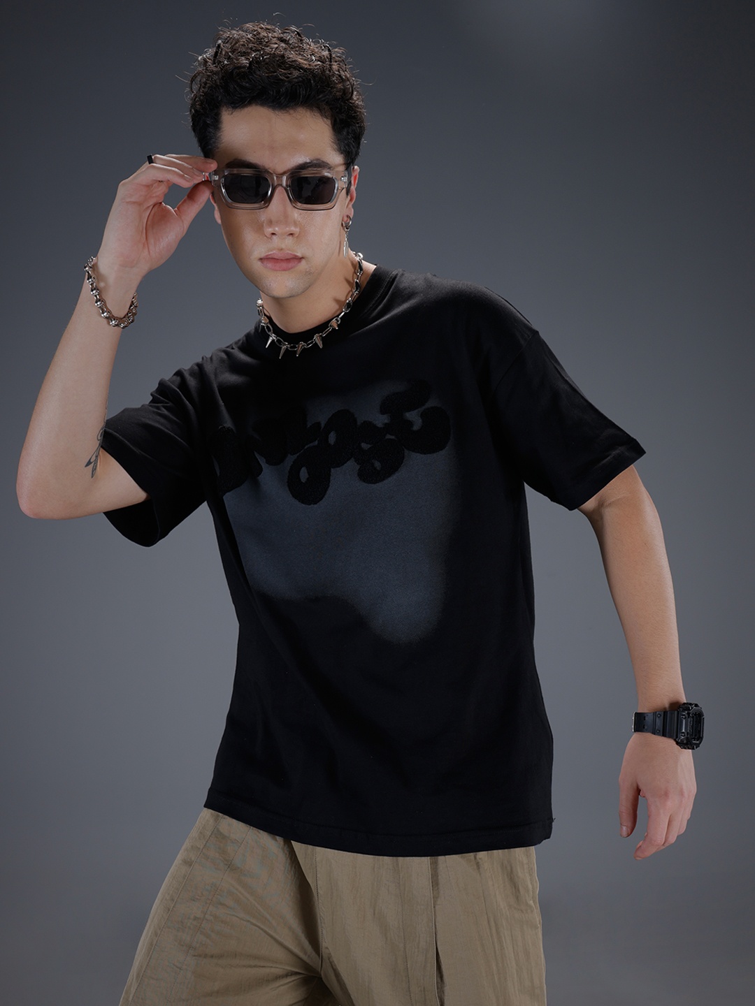 

SOKO STREET Typography Embroidered Crew Neck Drop-Shoulder Sleeves Relaxed Fit T-shirt, Black
