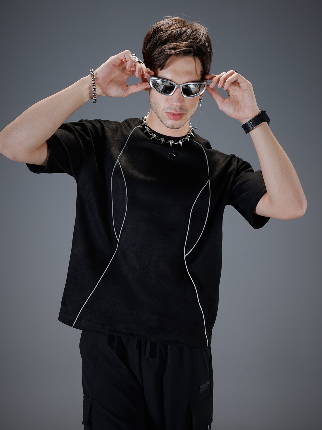 

SOKO STREET Crew Neck Drop-Shoulder Sleeves Relaxed Fit T-shirt, Black