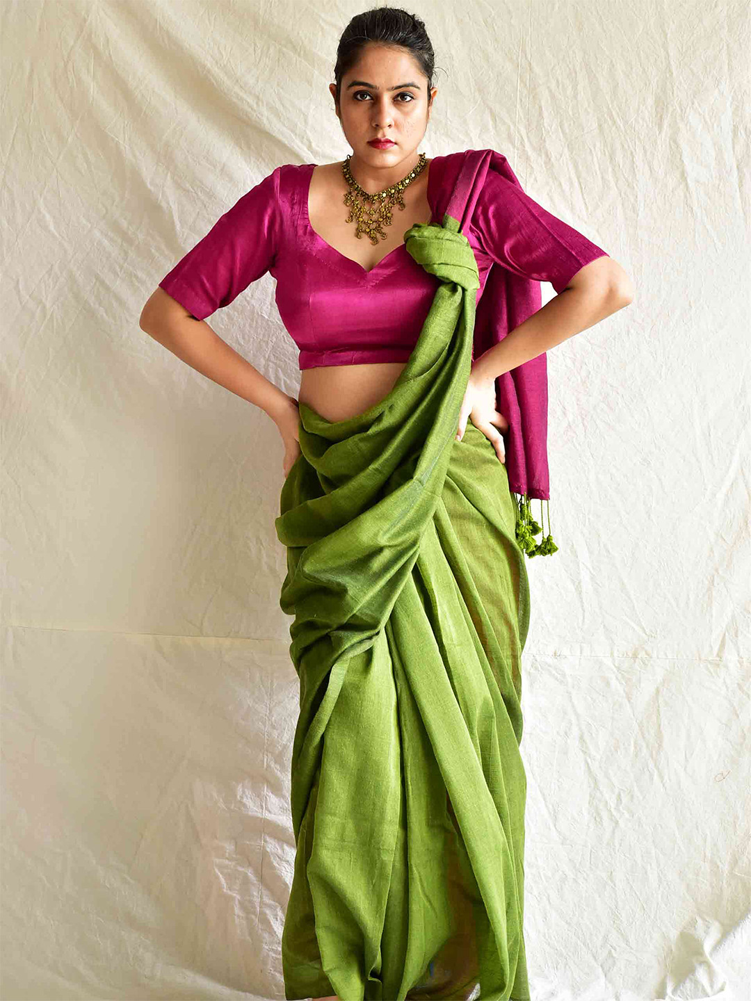 

Sundarii Cotton Blend Green Saree