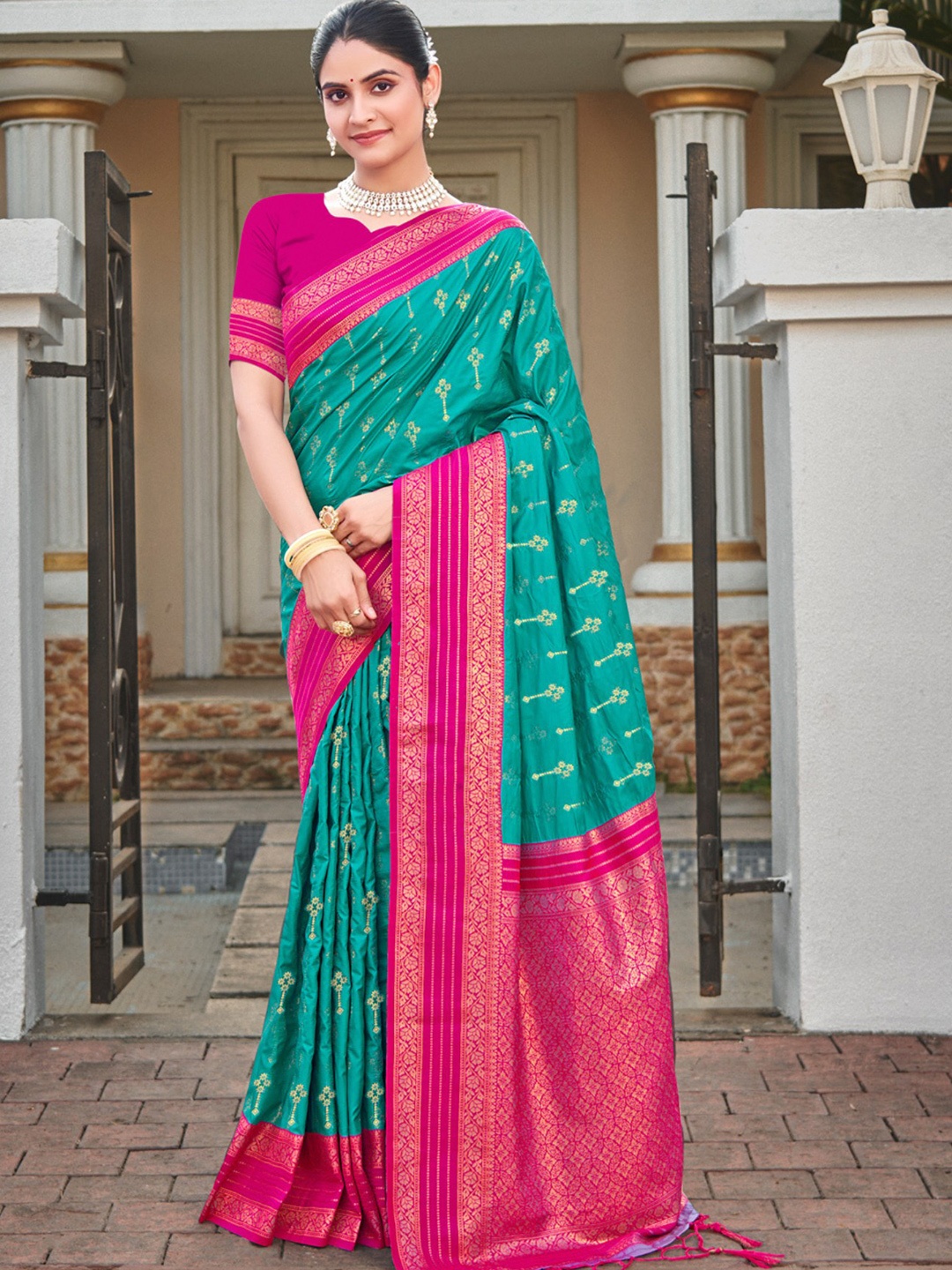 

MySilkLove Woven Design Zari Banarasi Saree, Blue