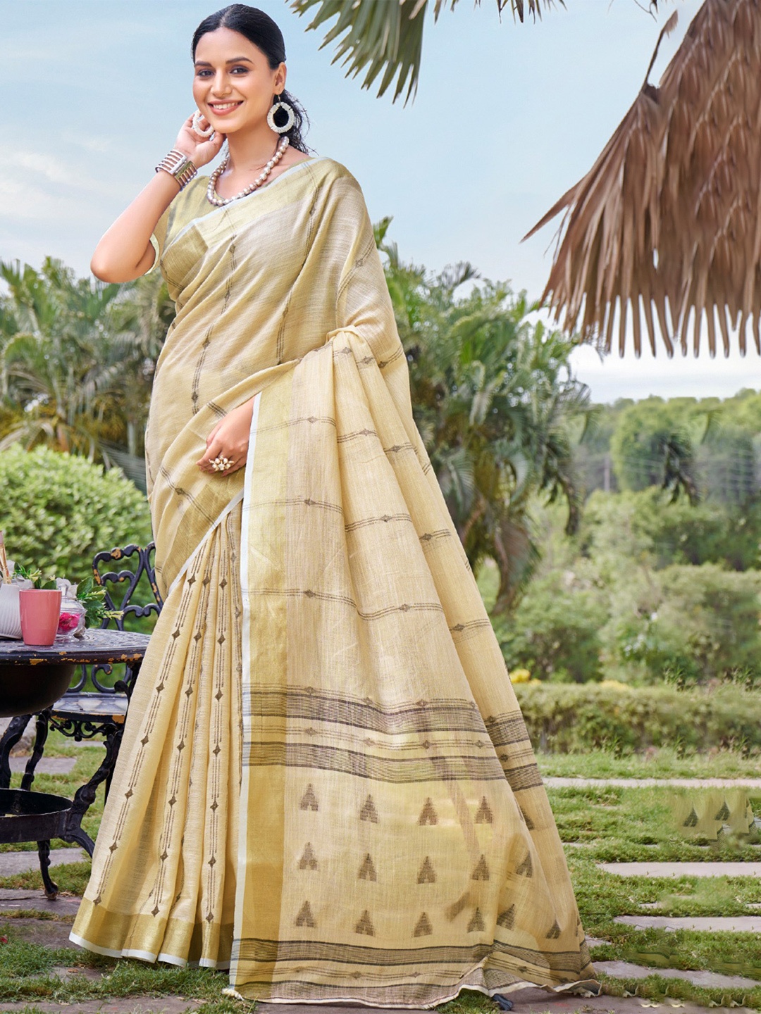 

MySilkLove Geometric Printed Zari Saree, White