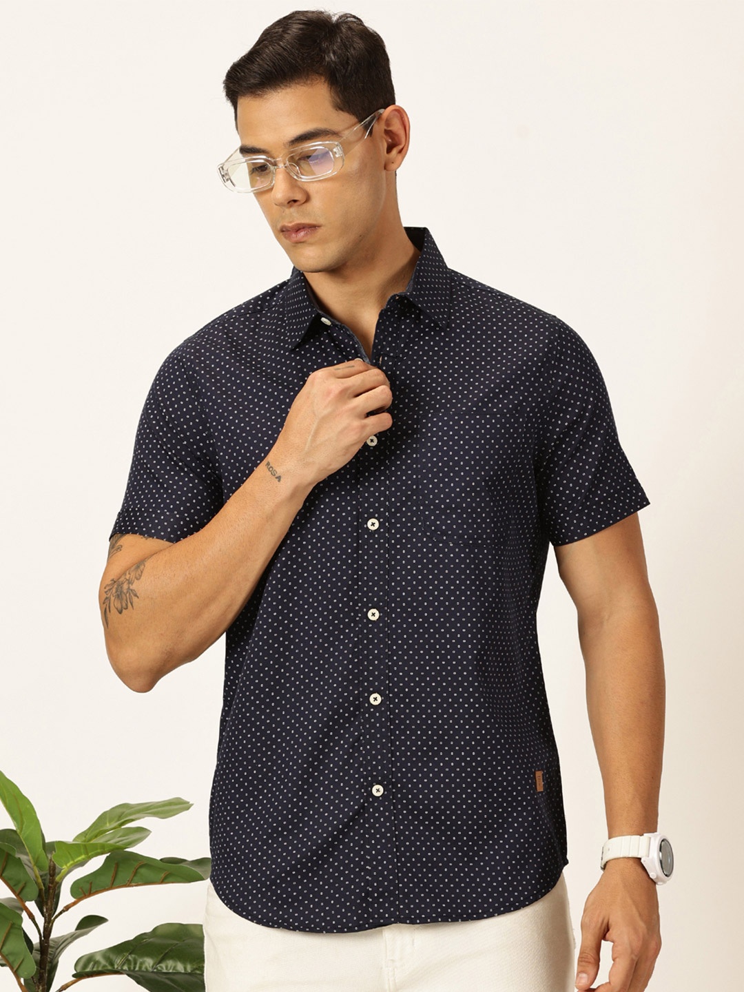 

Thomas Scott Men Premium Cutaway Collar Polka Dots Printed Cotton Casual Shirt, Navy blue