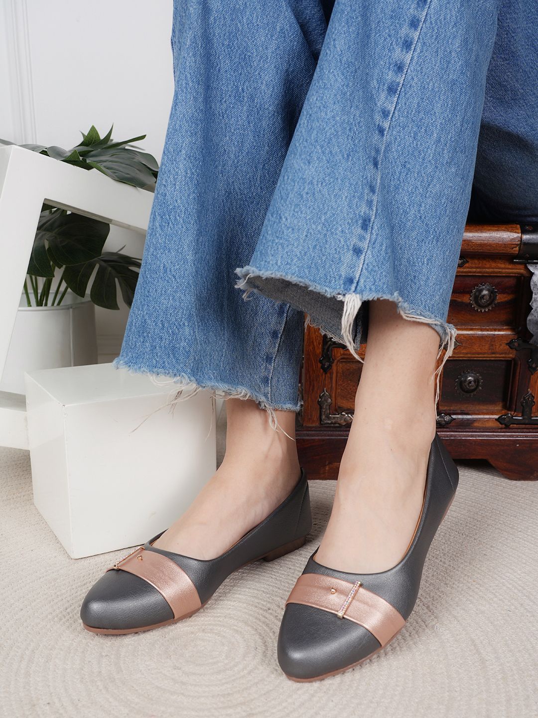 

DressBerry Women Open Ballerinas Flats, Grey
