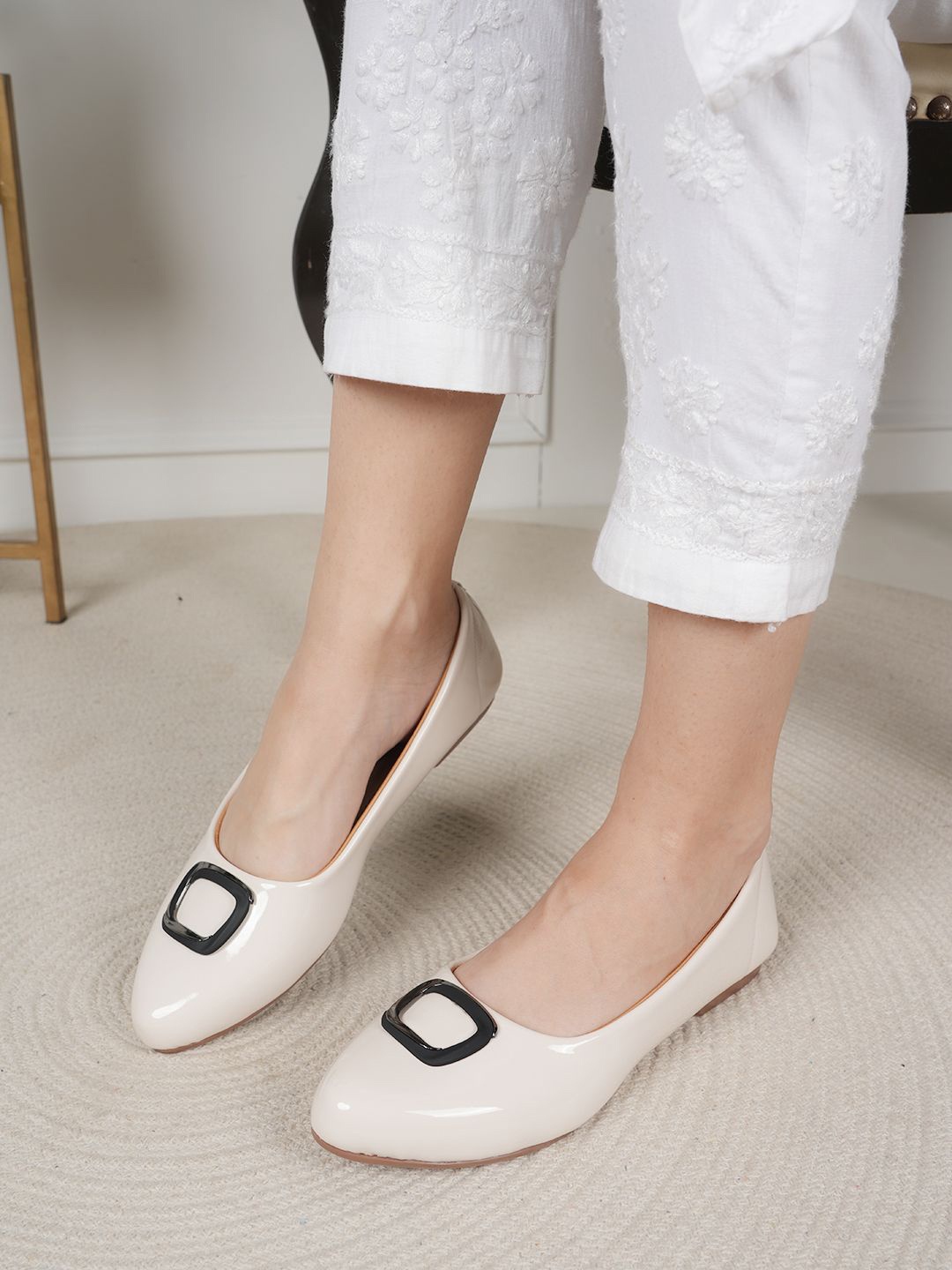 

DressBerry Women Colourblocked Ballerinas with Bows Flats, White