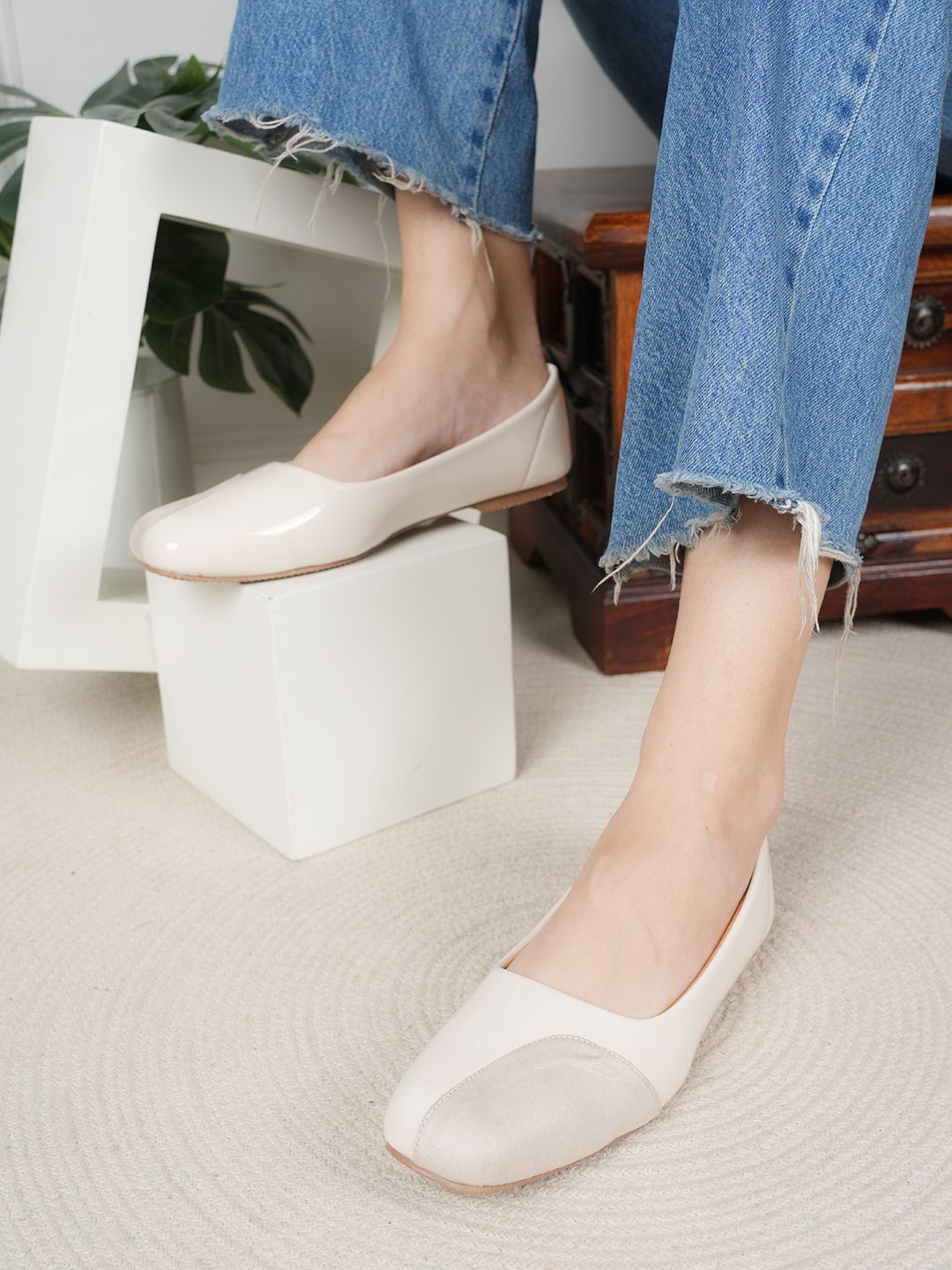 

Mast & Harbour Women Synthetic Leather Slip-On Ballerinas Flats, White
