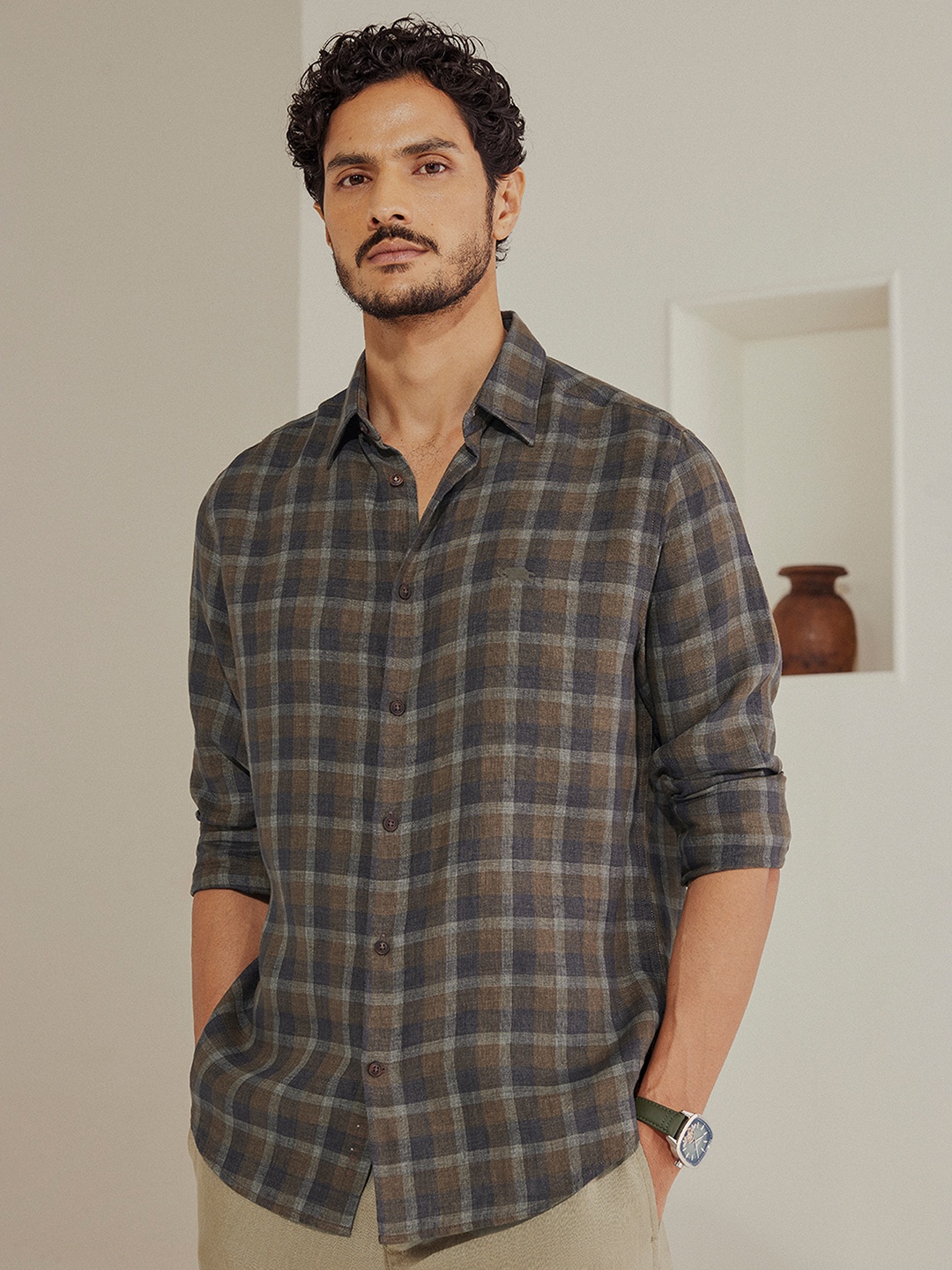 

Andamen Casual Men Checked Spread Collar Casual Shirt, Brown