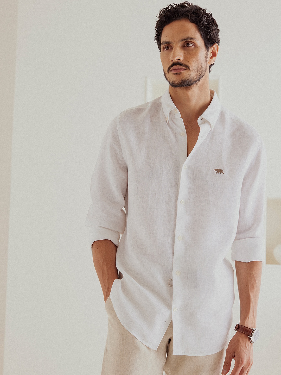 

Andamen Casual Men Solid Button-Down Collar Casual Shirt, White