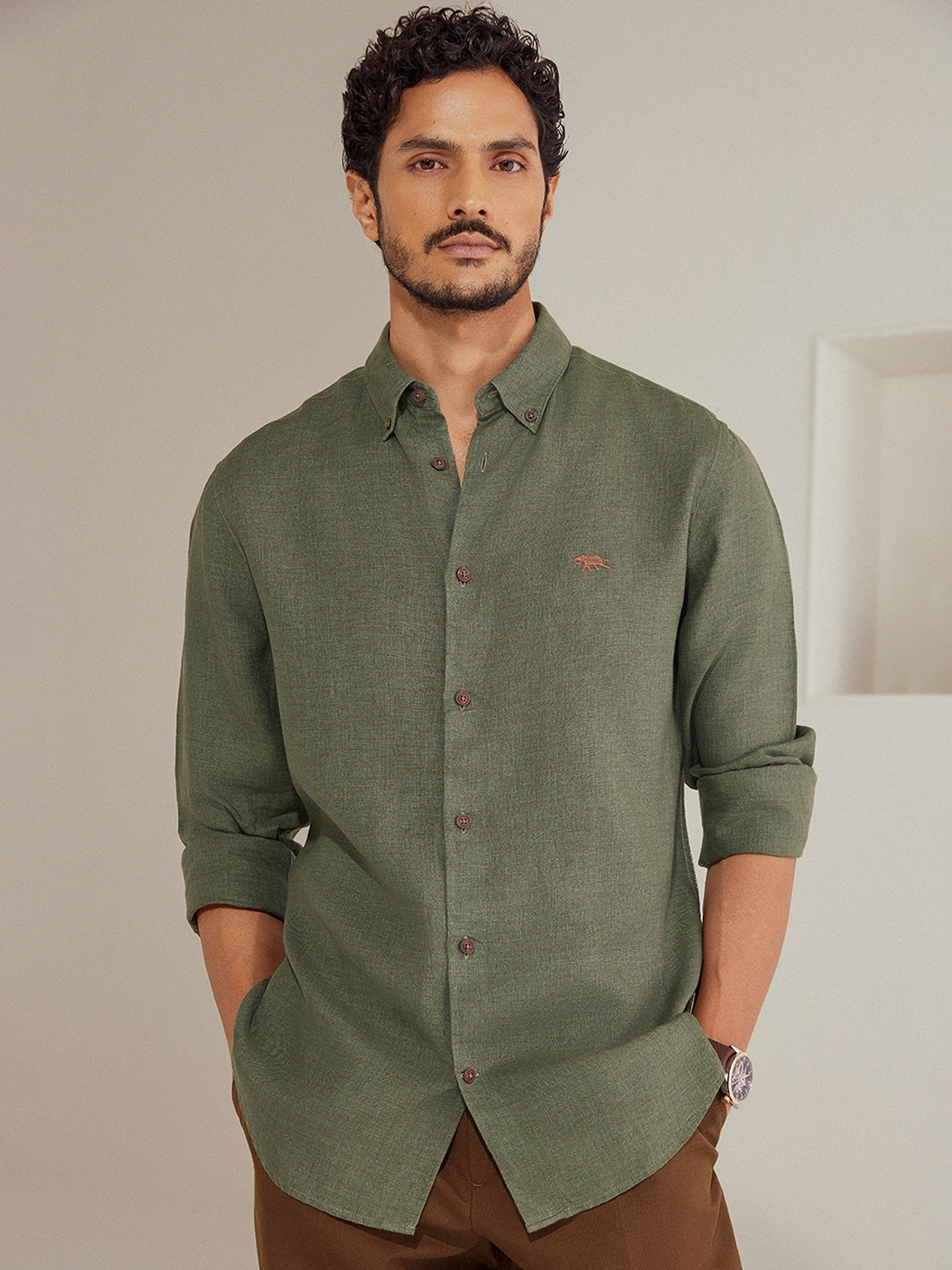 

Andamen Casual Men Solid Spread Collar Casual Shirt, Olive