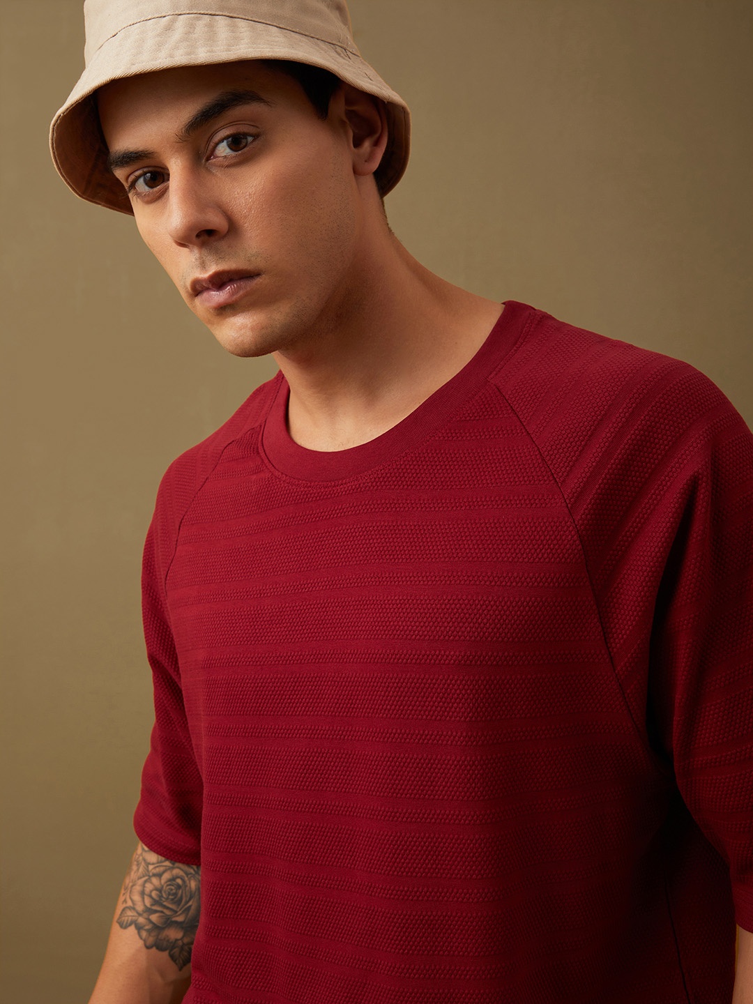 

DILLINGER Men Solid Popcorn Structure Oversized Raglan T-Shirt, Maroon