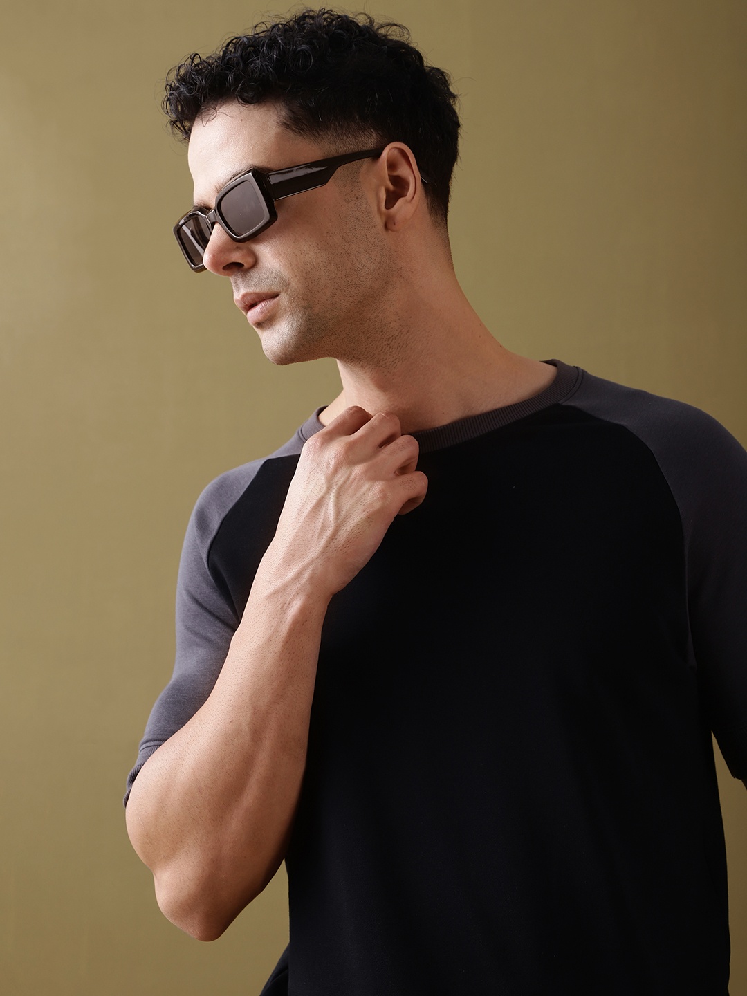 

DILLINGER Men Colourblocked Ultra Soft Drapey Cotton Raglan T-Shirt, Black