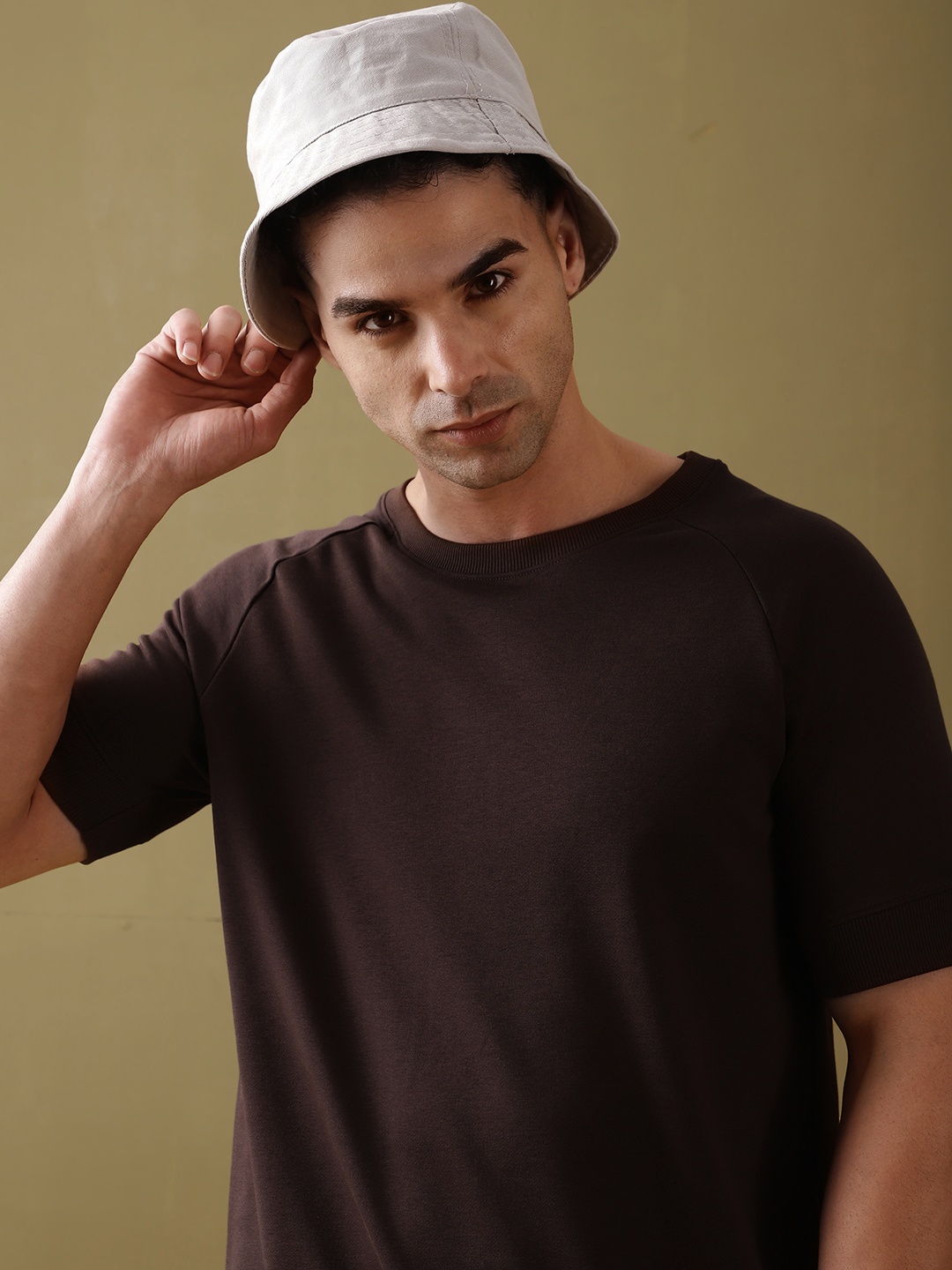 

DILLINGER Men Colourblocked Ultra Soft Drapey Cotton Raglan T-Shirt, Brown