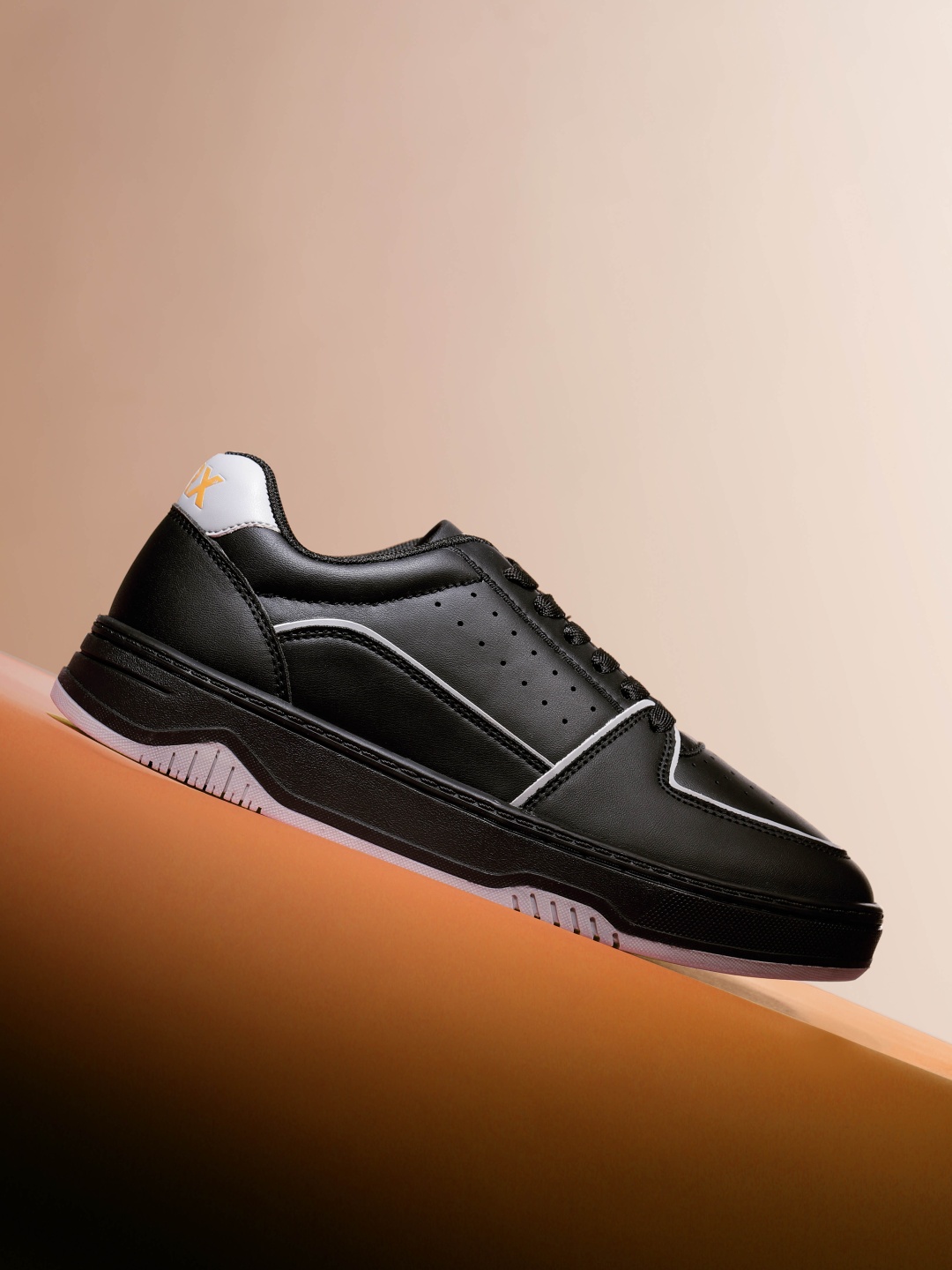 

HRX by Hrithik Roshan Men Sneakers, Black