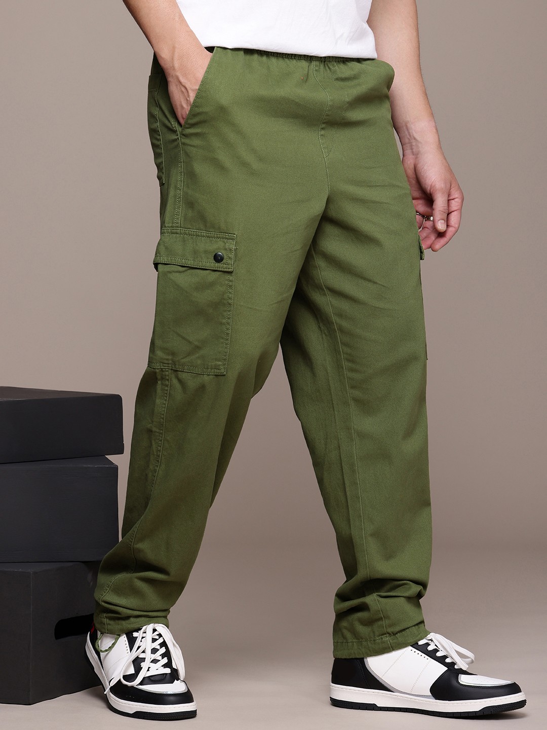 The Roadster Life Co. Men Pure Cotton Relaxed Fit Cargo Trousers, Green