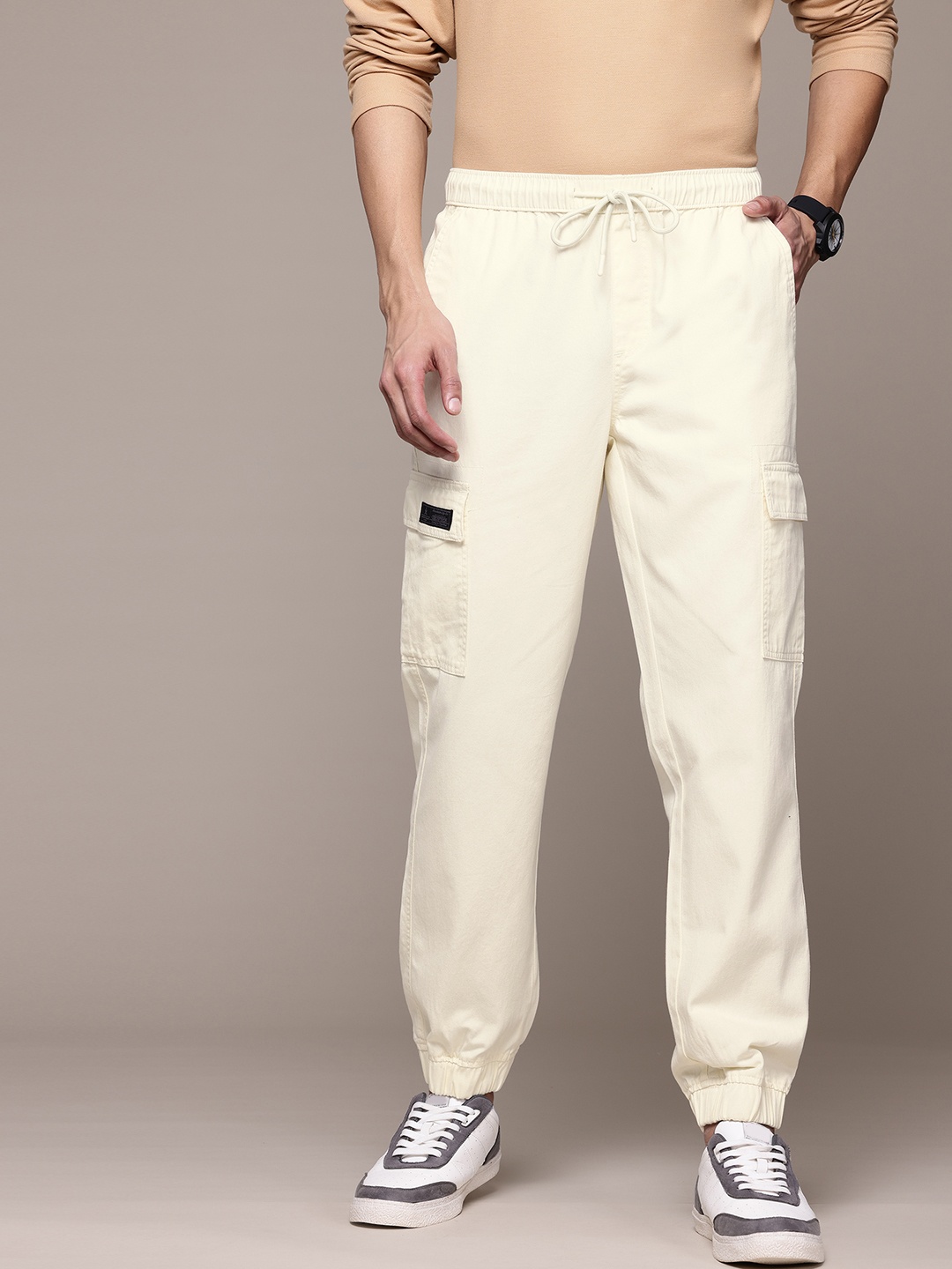 

The Roadster Lifestyle Co. Men Relaxed Fit Cargo Joggers, Cream