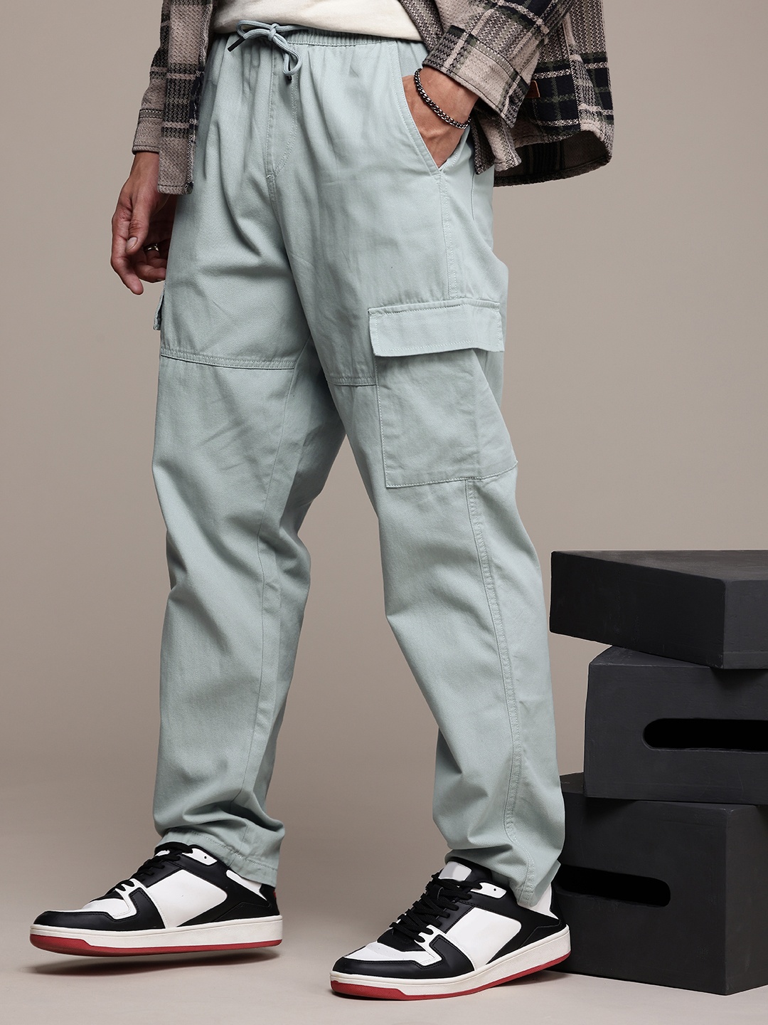 

The Roadster Life Co. Men Loose Fit Pure Cotton Cargos Trousers, Blue