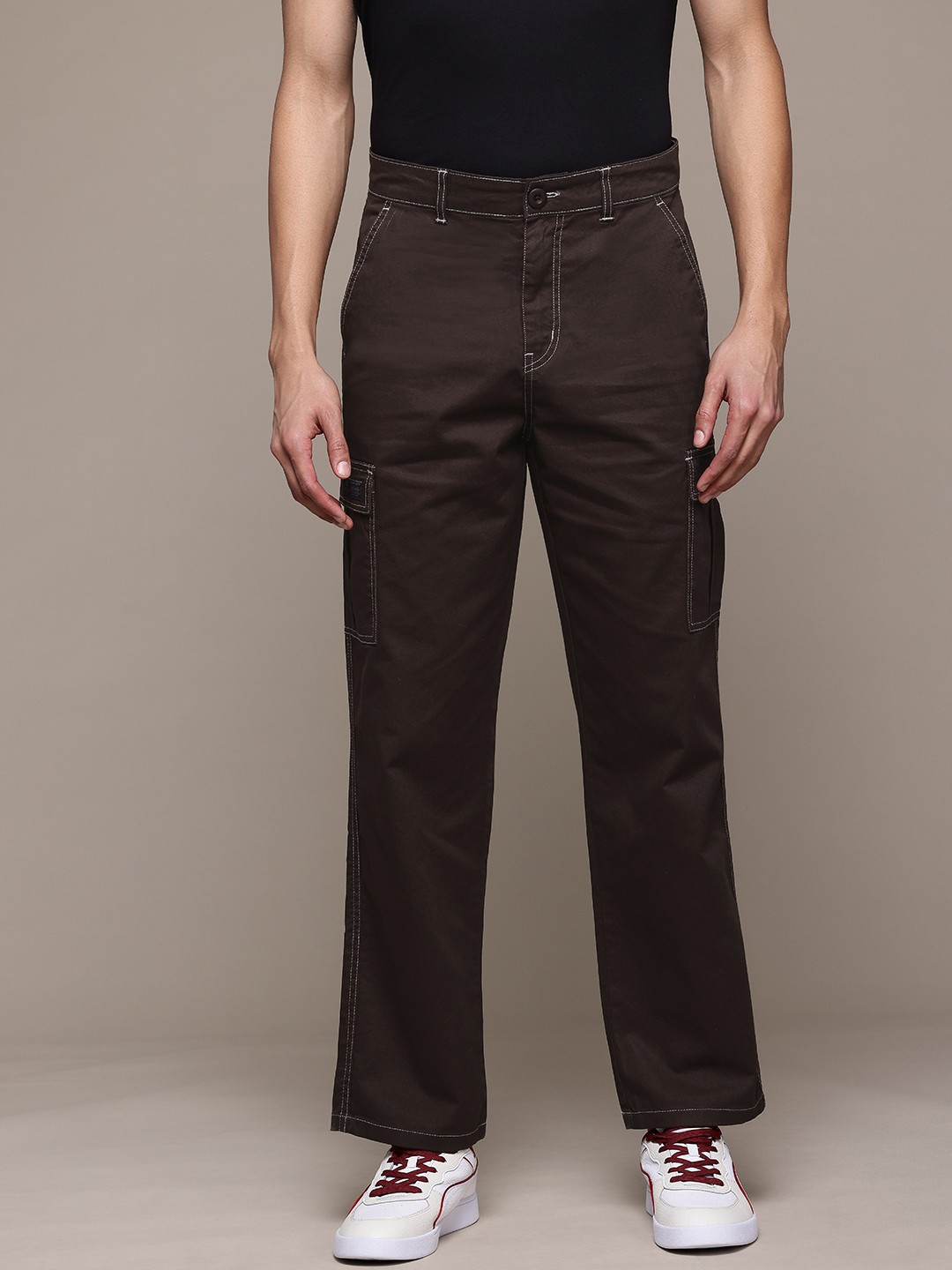 

The Roadster Lifestyle Co. Men Straight Fit Pure Cotton Cargos, Brown