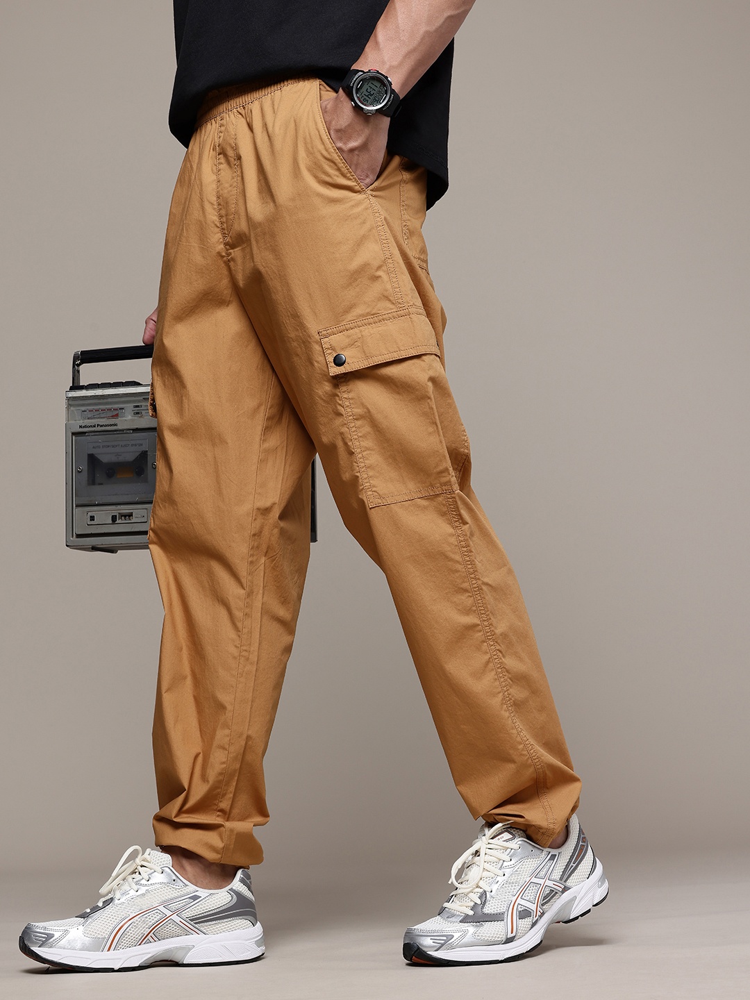 

The Roadster Life Co. Men Relaxed Fit Pure Cotton Cargos Trousers, Rust