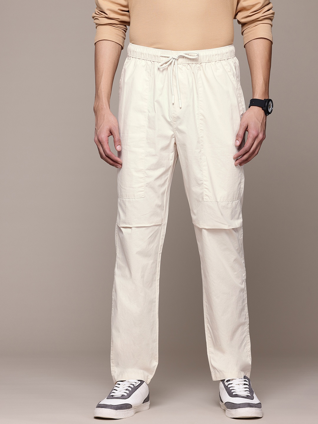 

The Roadster Lifestyle Co. Men Baggy Fit Parachute Trousers, Off white