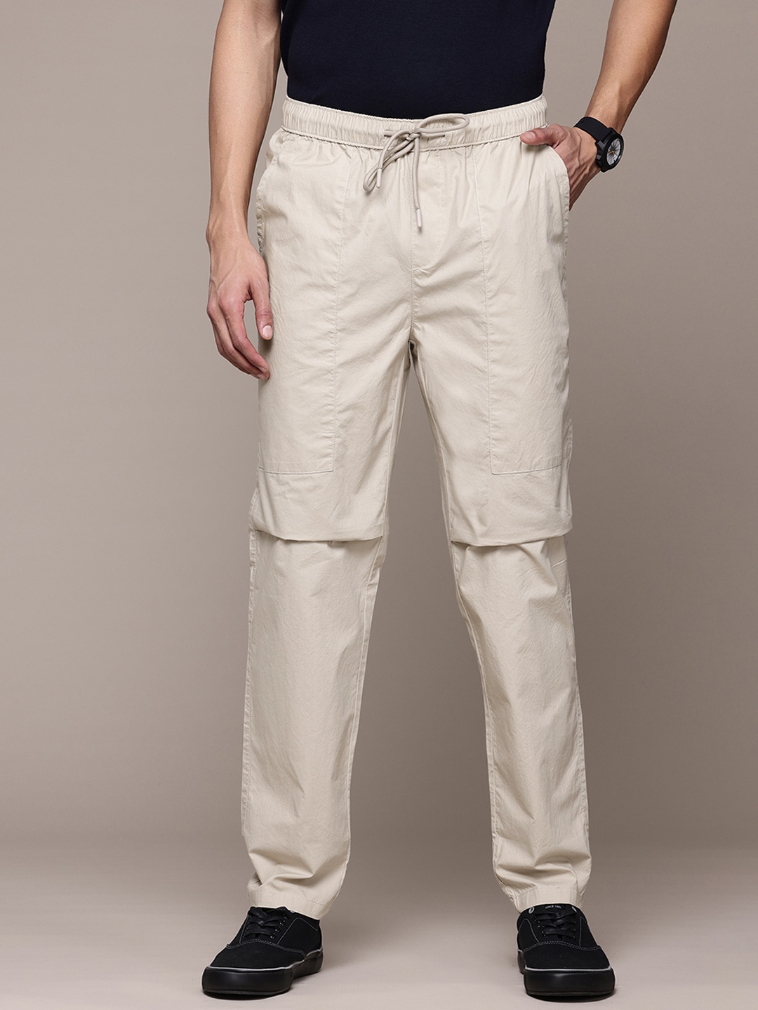 

The Roadster Lifestyle Co. Men Baggy Fit Parachute Trousers, Beige