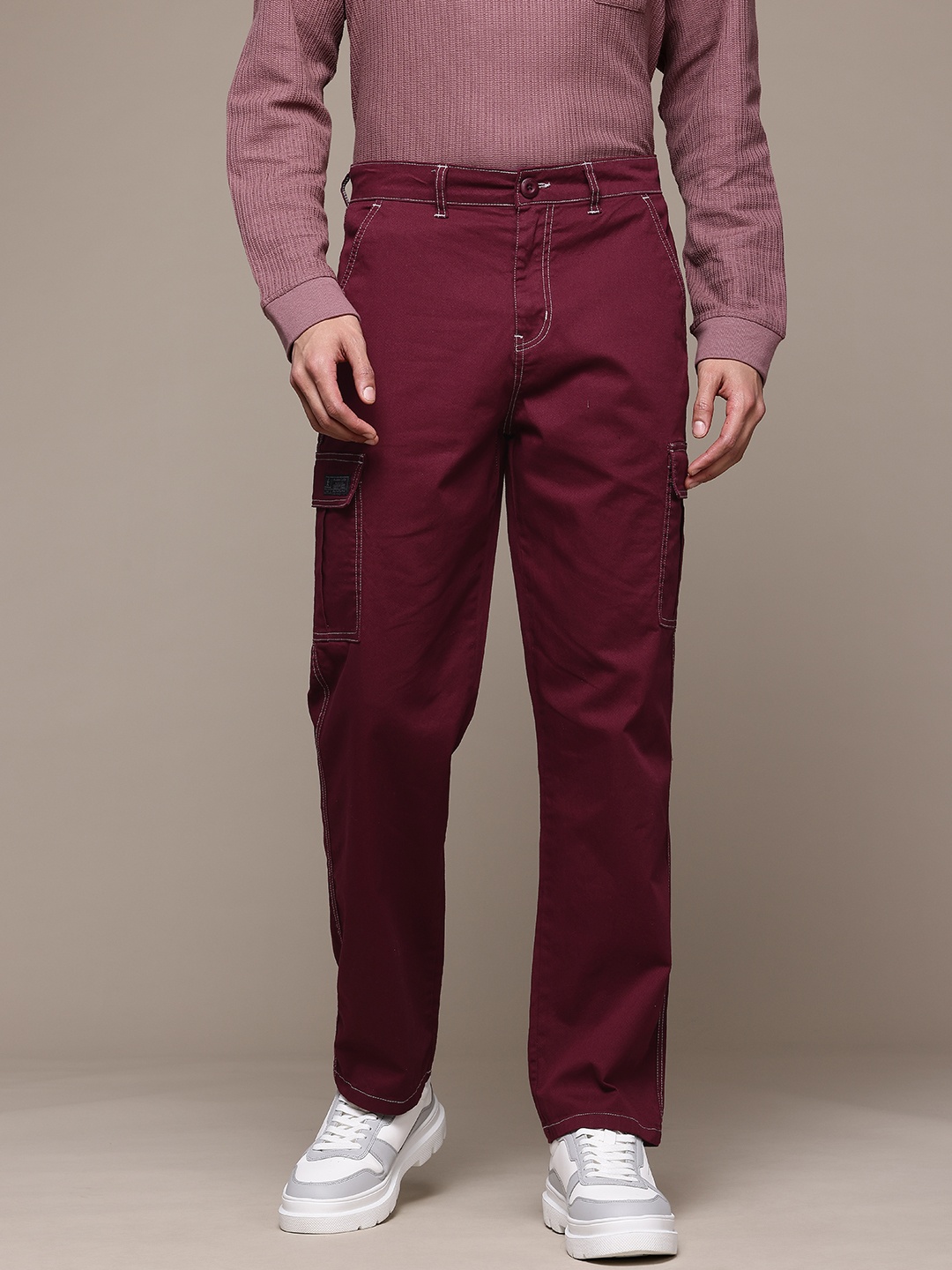 

The Roadster Lifestyle Co. Men Straight Fit Pure Cotton Cargos, Burgundy