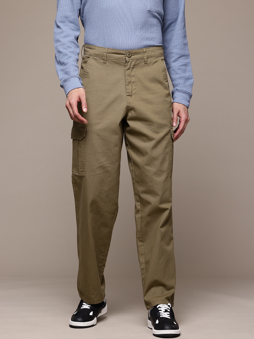 

The Roadster Lifestyle Co. Men Relaxed Fit Pure Cotton Cargos, Olive