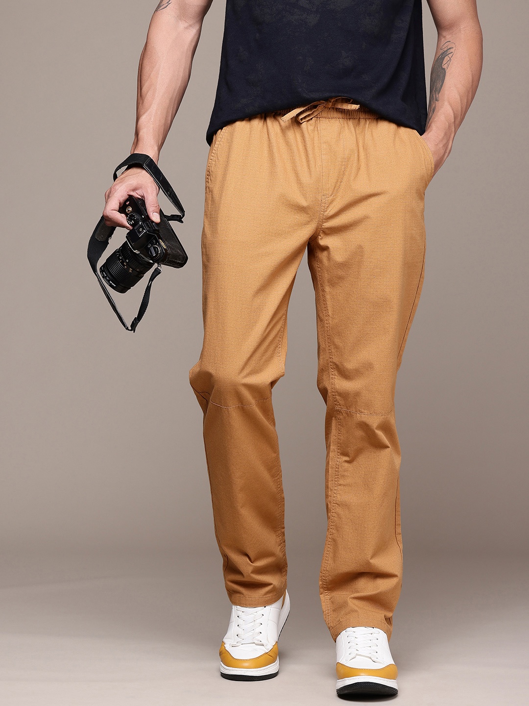 

The Roadster Life Co. Men Checked Straight Fit Pure Cotton Chinos Trousers, Rust