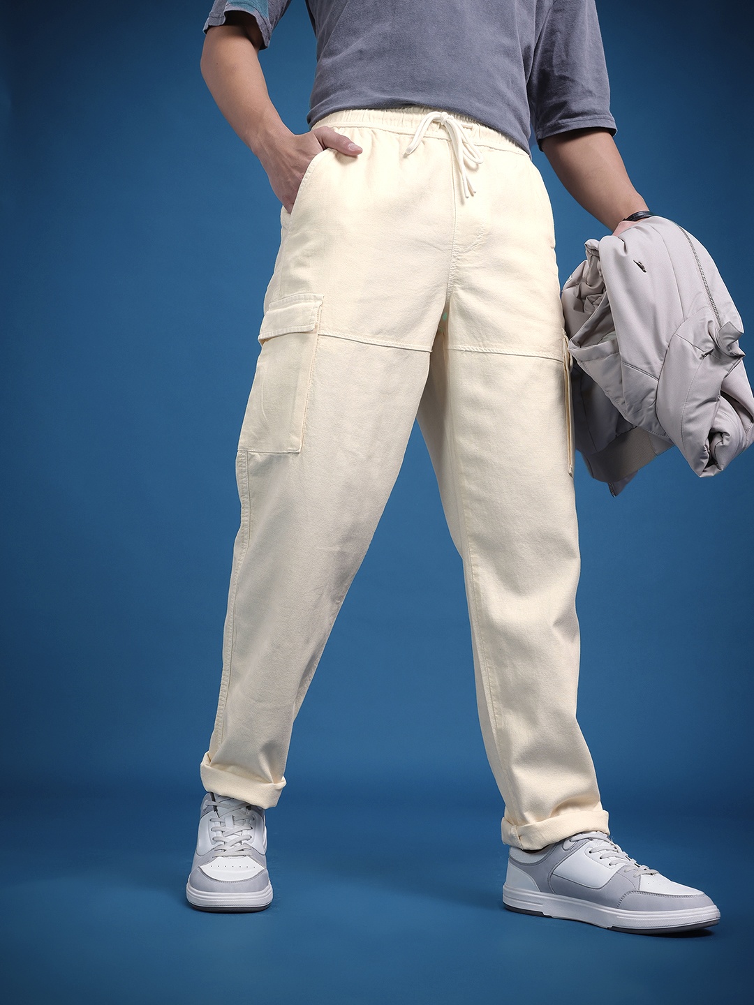 

The Roadster Life Co. Men Cotton Relaxed Fit Cargos, Cream