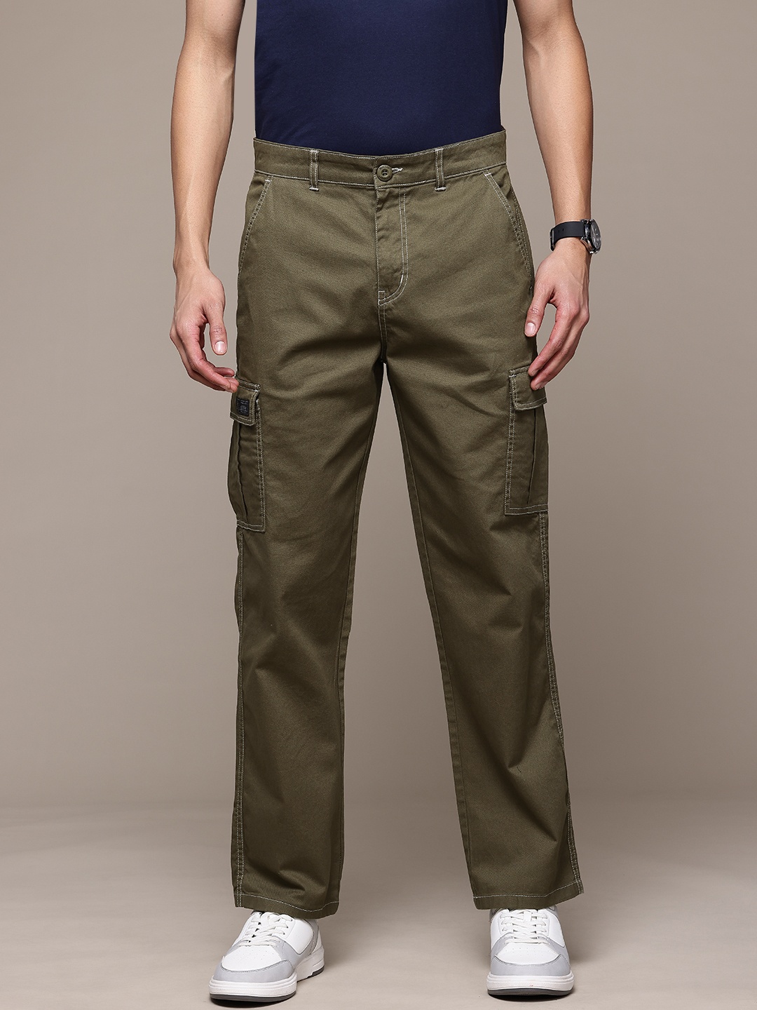 

The Roadster Lifestyle Co. Men Straight Fit Pure Cotton Cargos, Olive