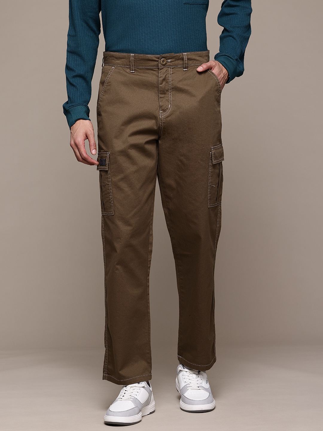 

The Roadster Lifestyle Co. Men Straight Fit Pure Cotton Cargos, Brown