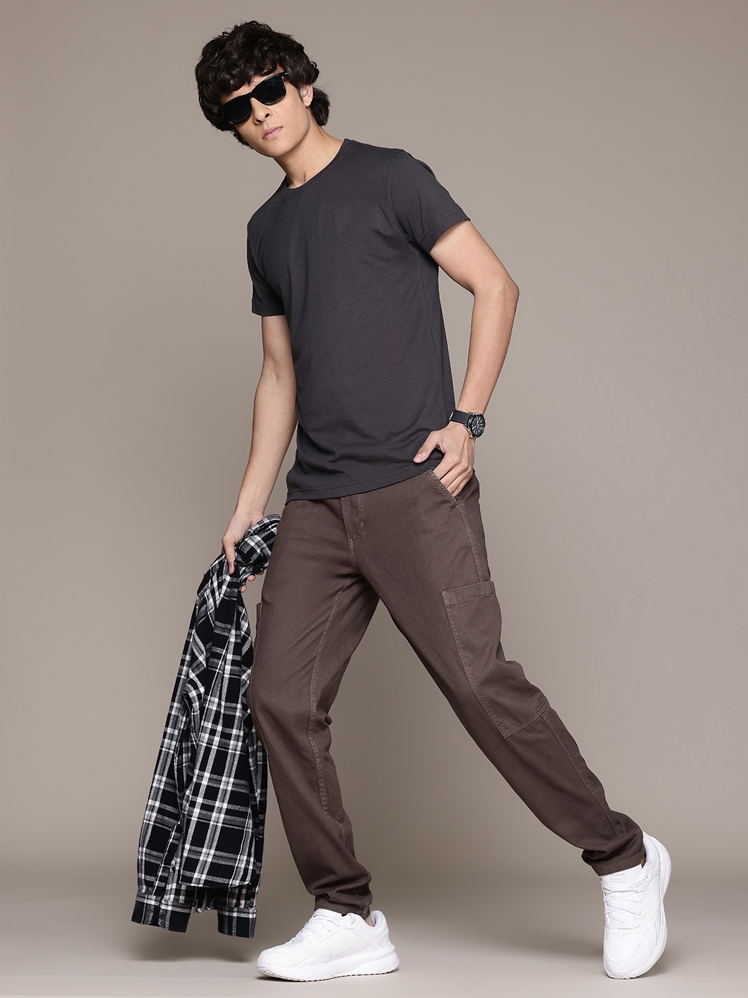 

The Roadster Lifestyle Co. Men Relaxed Fit Cargos, Brown