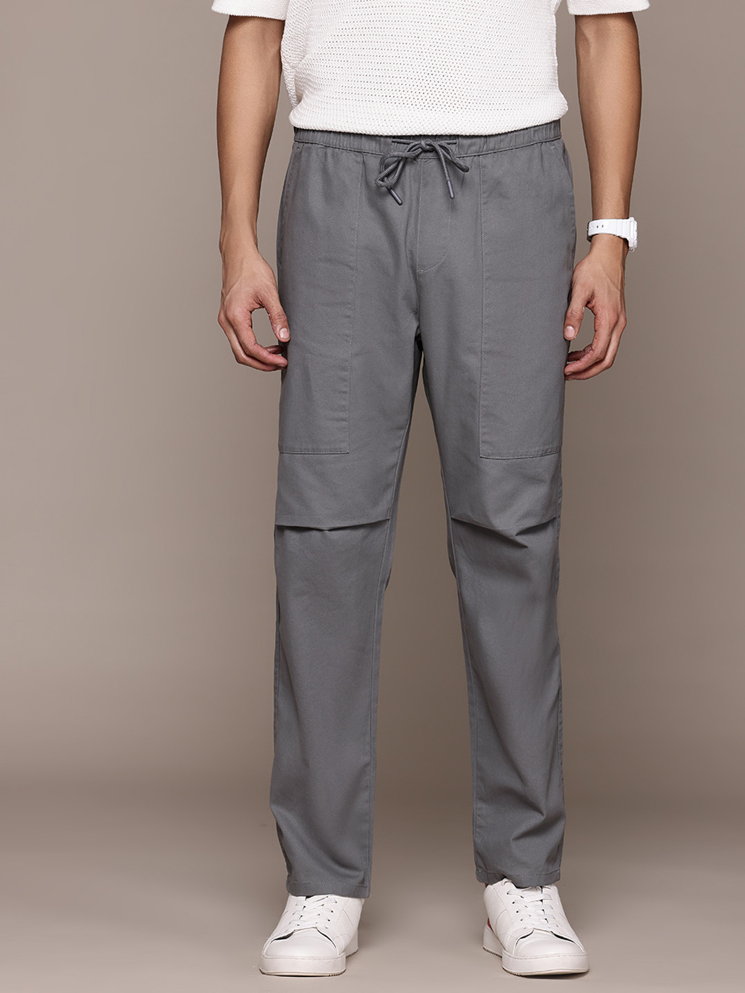 

The Roadster Lifestyle Co. Men Cotton Baggy Fit Trousers, Grey