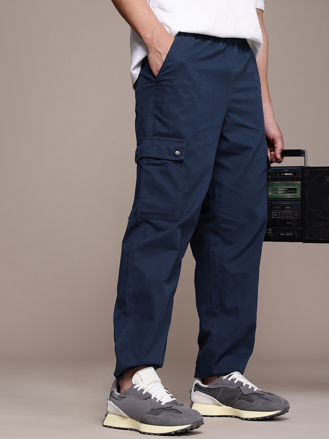 

The Roadster Life Co. Men Pure Cotton Relaxed Fit Cargo Trousers, Navy blue