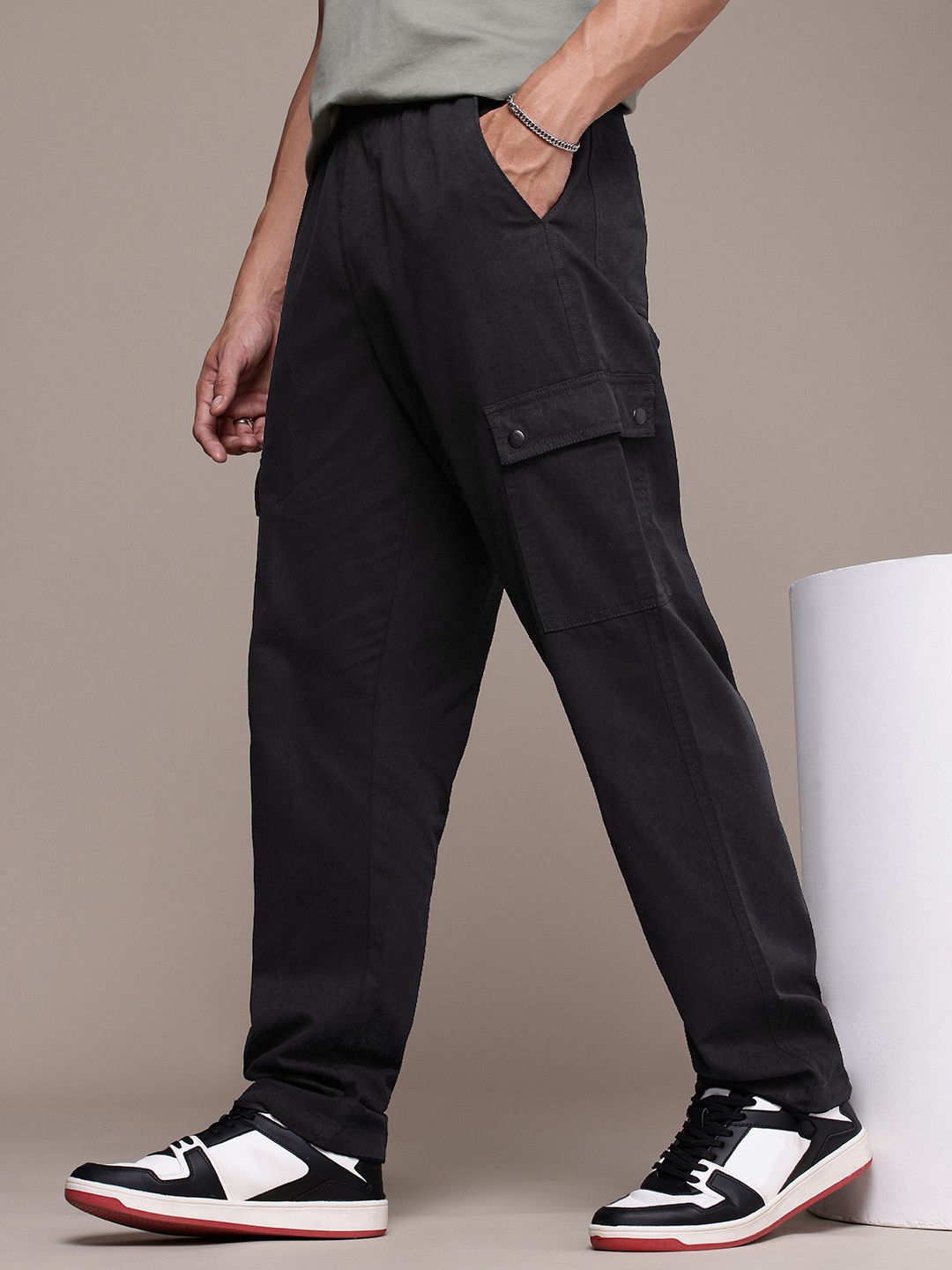 

The Roadster Life Co. Men Pure Cotton Relaxed Fit Cargo Trousers, Black