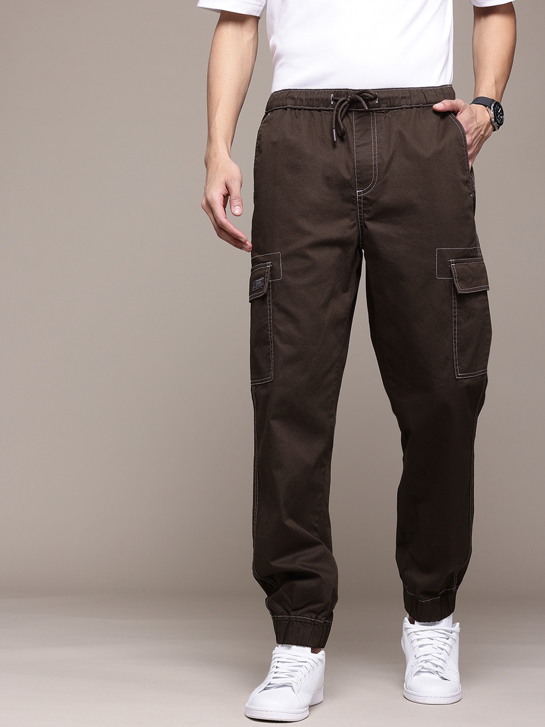 

The Roadster Lifestyle Co. Men Relaxed Fit Pure Cotton Cargo-Style Joggers, Coffee brown