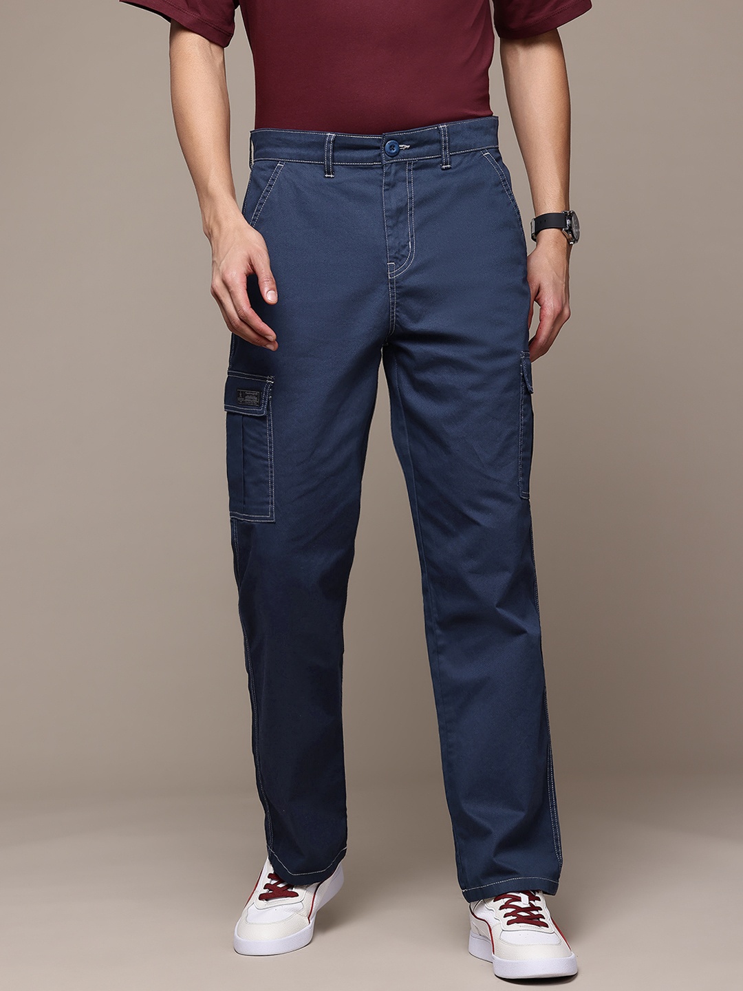 

The Roadster Lifestyle Co. Men Pure Cotton Relaxed Fit Cargos, Navy blue