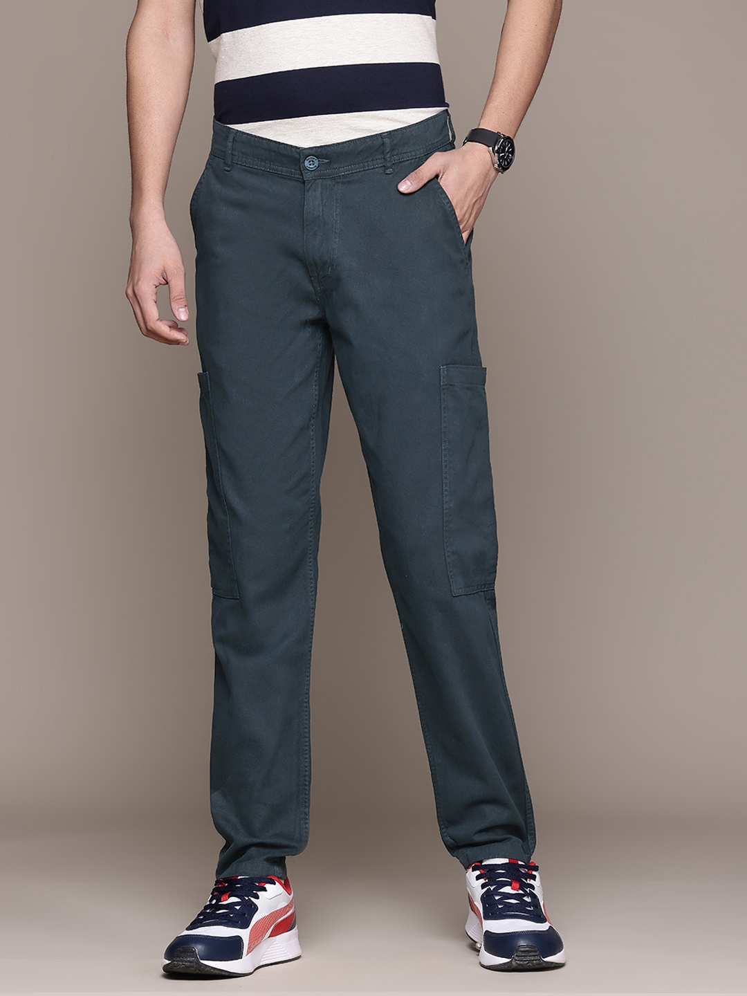 

The Roadster Lifestyle Co. Cargos Trousers, Charcoal