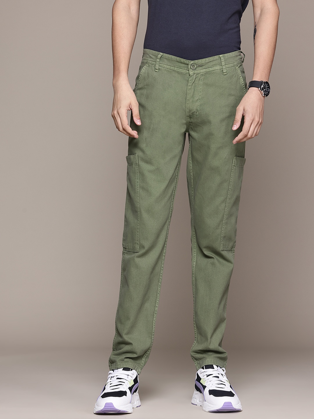 

The Roadster Lifestyle Co. Men Relaxed Fit Cargos, Olive