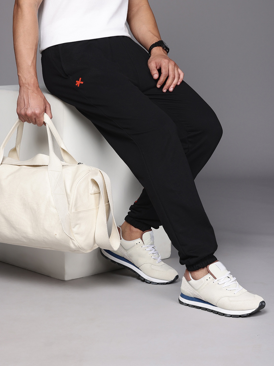 

HRX by Hrithik Roshan Men Lifestyle Joggers, Black