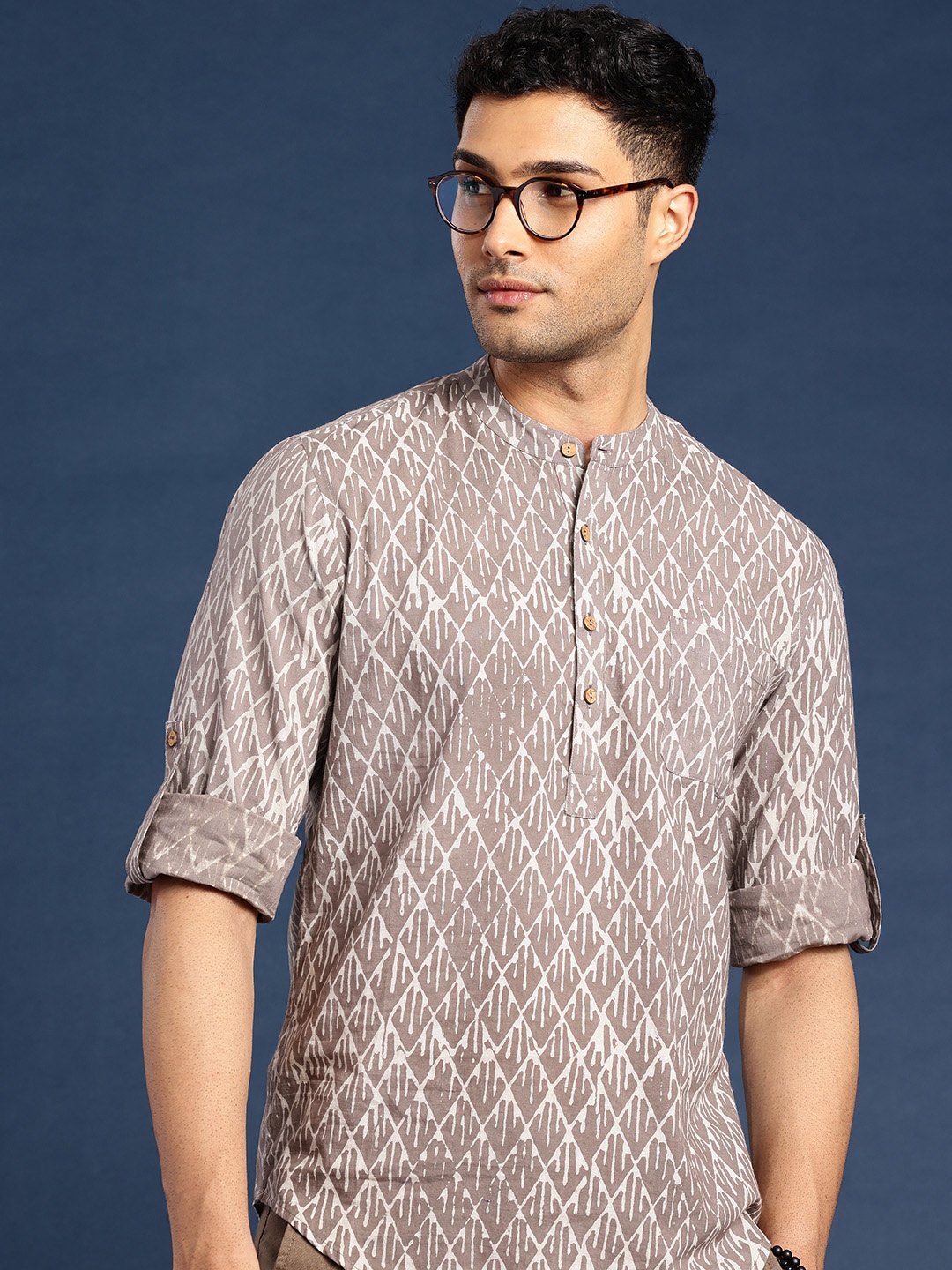 

Taavi Men Dabu Printed Print Mandarin Collar Kurta, Brown