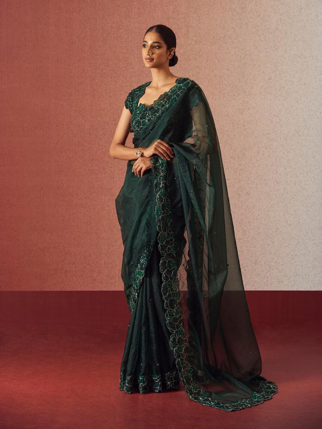 

Geethika kanumilli Verdant Saree With Patchwork Blouse, Green