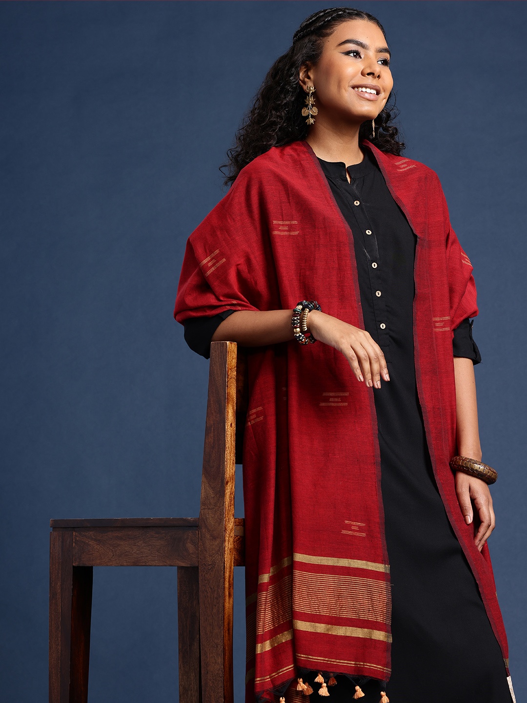 

Taavi Handloom Woven Cotton Buti Dupatta, Red