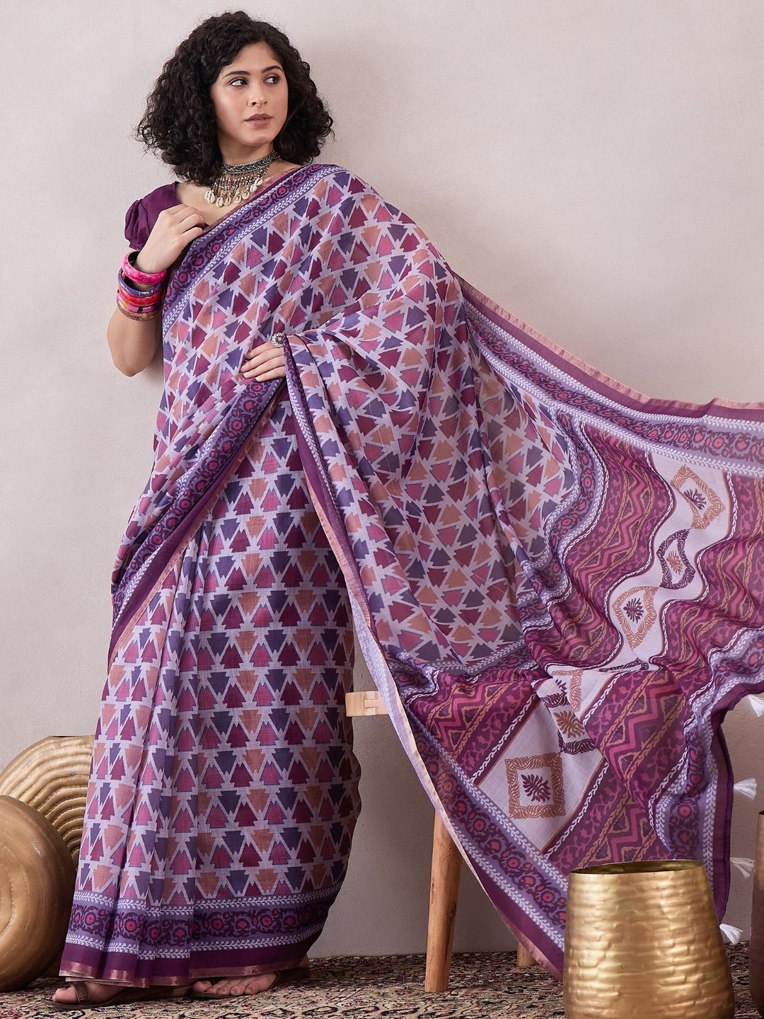 

AHIKA Printed Zari Saree, Purple