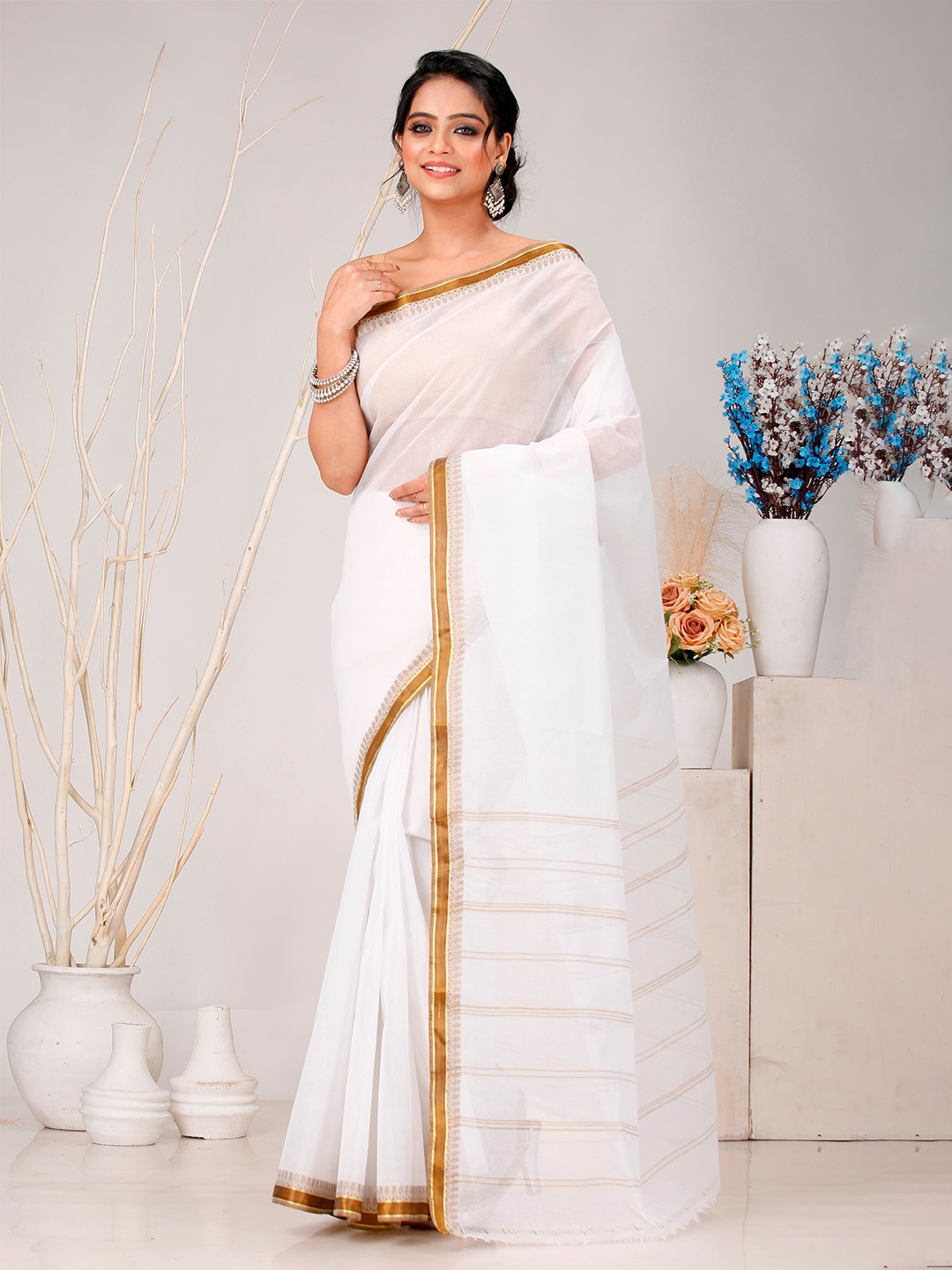 

PuJoy Solid Pure Cotton Taant Saree, White