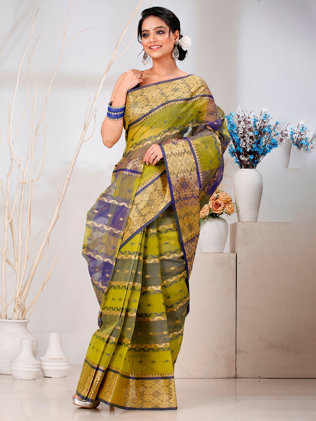 

PuJoy Woven Design Pure Cotton Handloom Taant Saree, Green