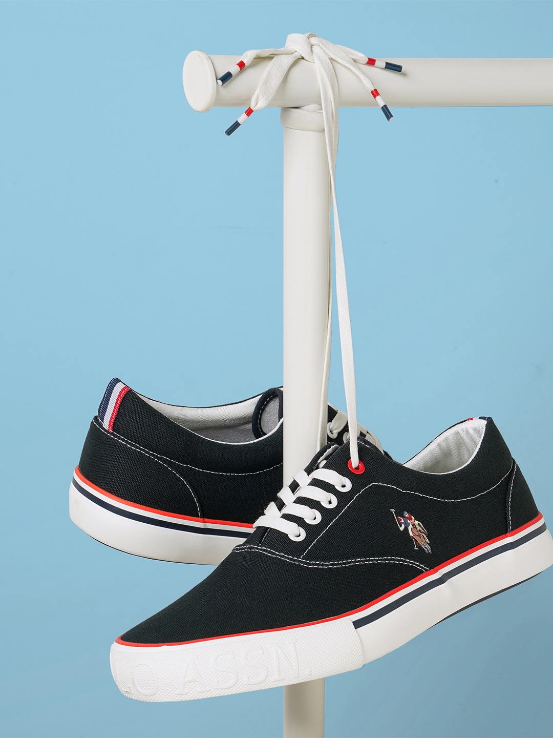 

U.S. Polo Assn. Men Clyde Classics Round Toe Lace-Ups Sneakers, Black
