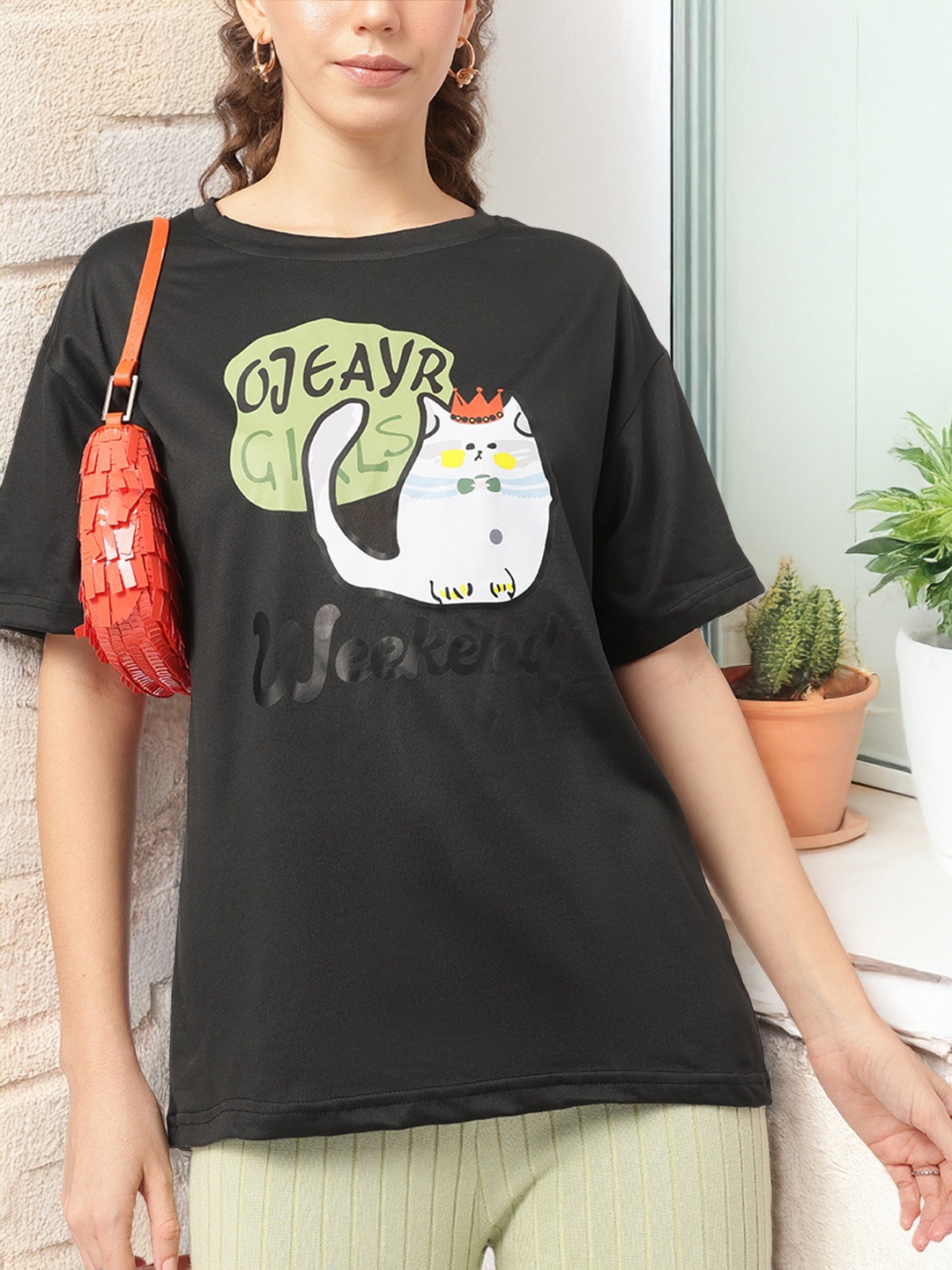 

DressBerry Cuddly Couture Graphic Printed Comfy Longline Tee, Black